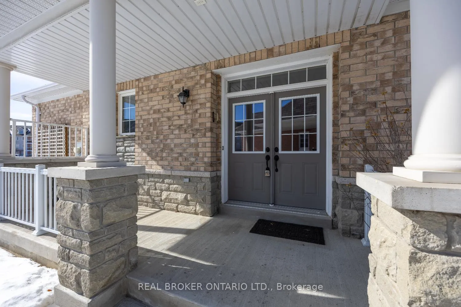 Photo 5 of 18 Harvey Johnston Way, Whitby, Brooklin — HOMEH
