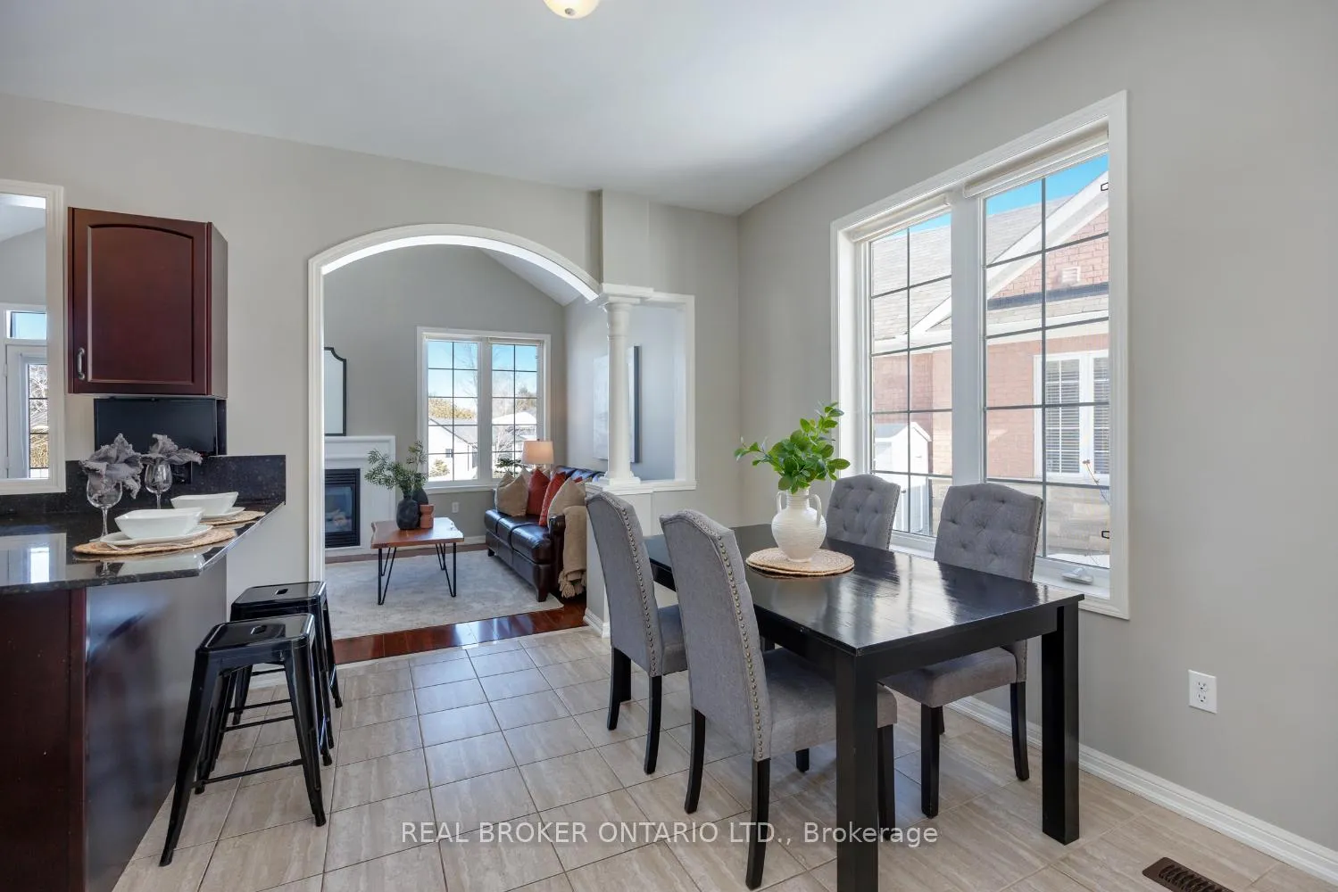 Photo 8 of 18 Harvey Johnston Way, Whitby, Brooklin — HOMEH