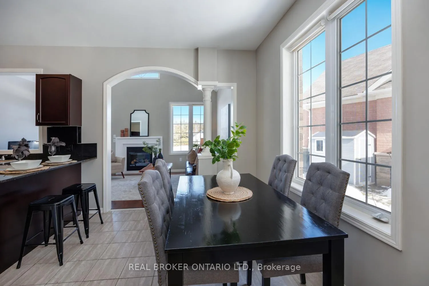 Photo 10 of 18 Harvey Johnston Way, Whitby, Brooklin — HOMEH
