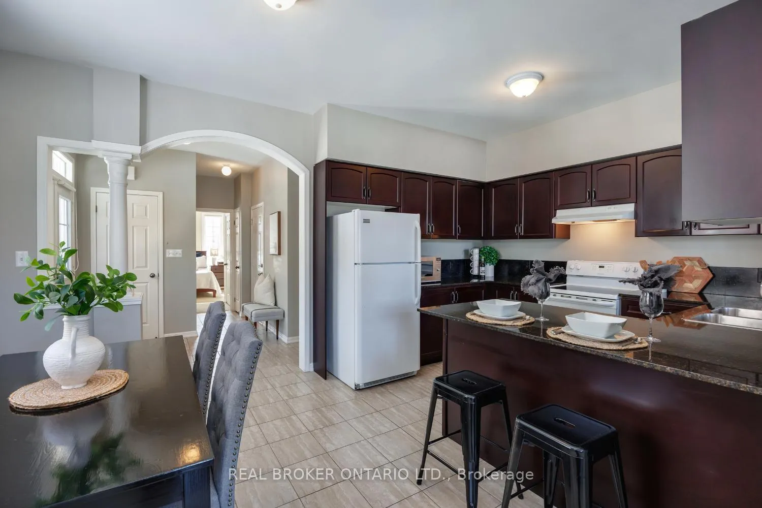 Photo 11 of 18 Harvey Johnston Way, Whitby, Brooklin — HOMEH