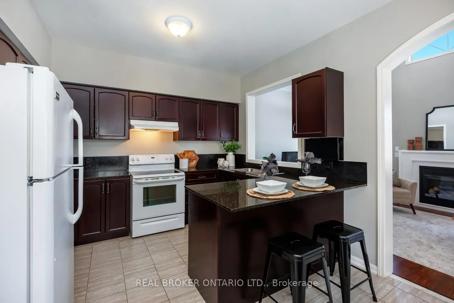Photo 12 of 18 Harvey Johnston Way, Whitby, Brooklin — HOMEH