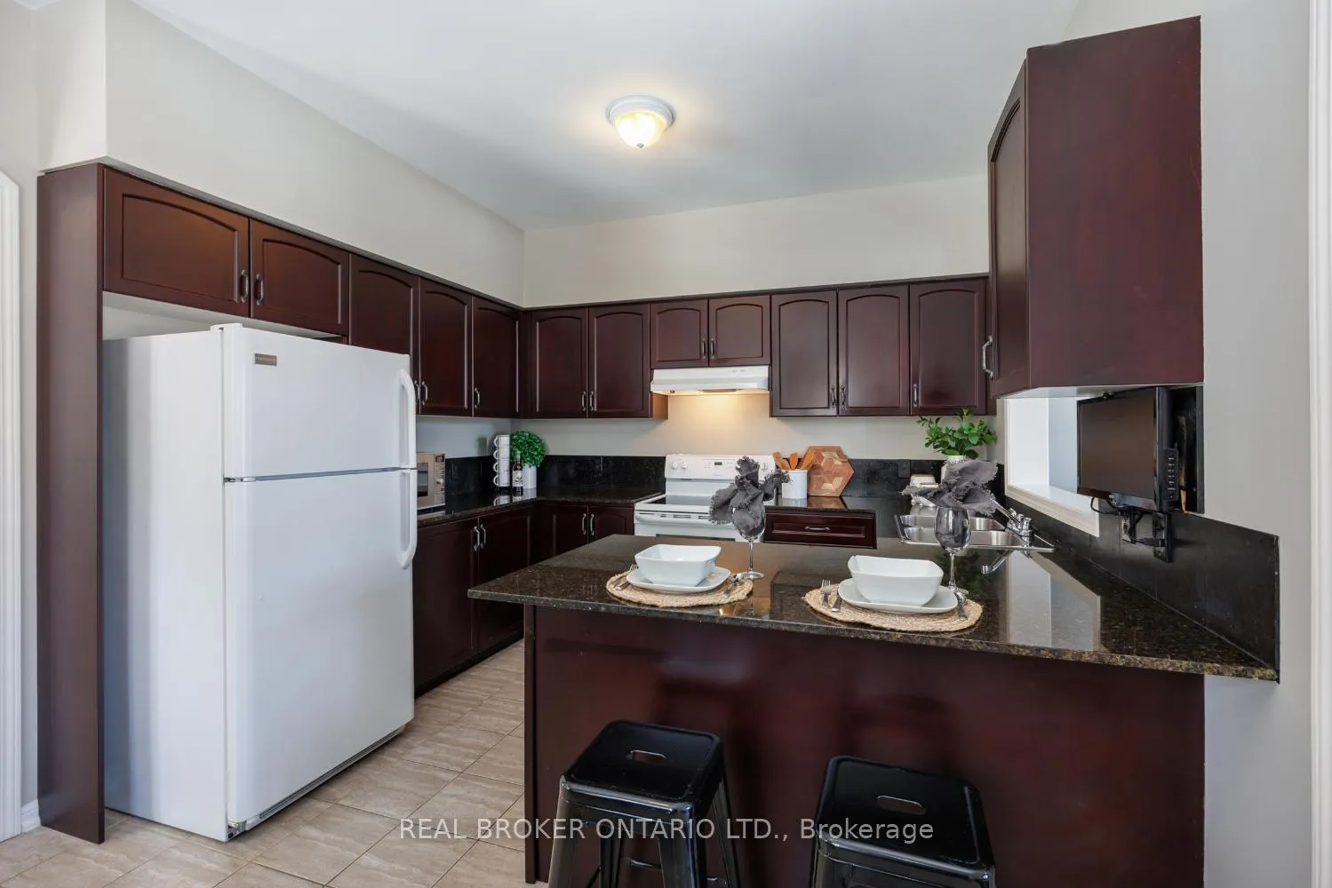 Photo 13 of 18 Harvey Johnston Way, Whitby, Brooklin — HOMEH