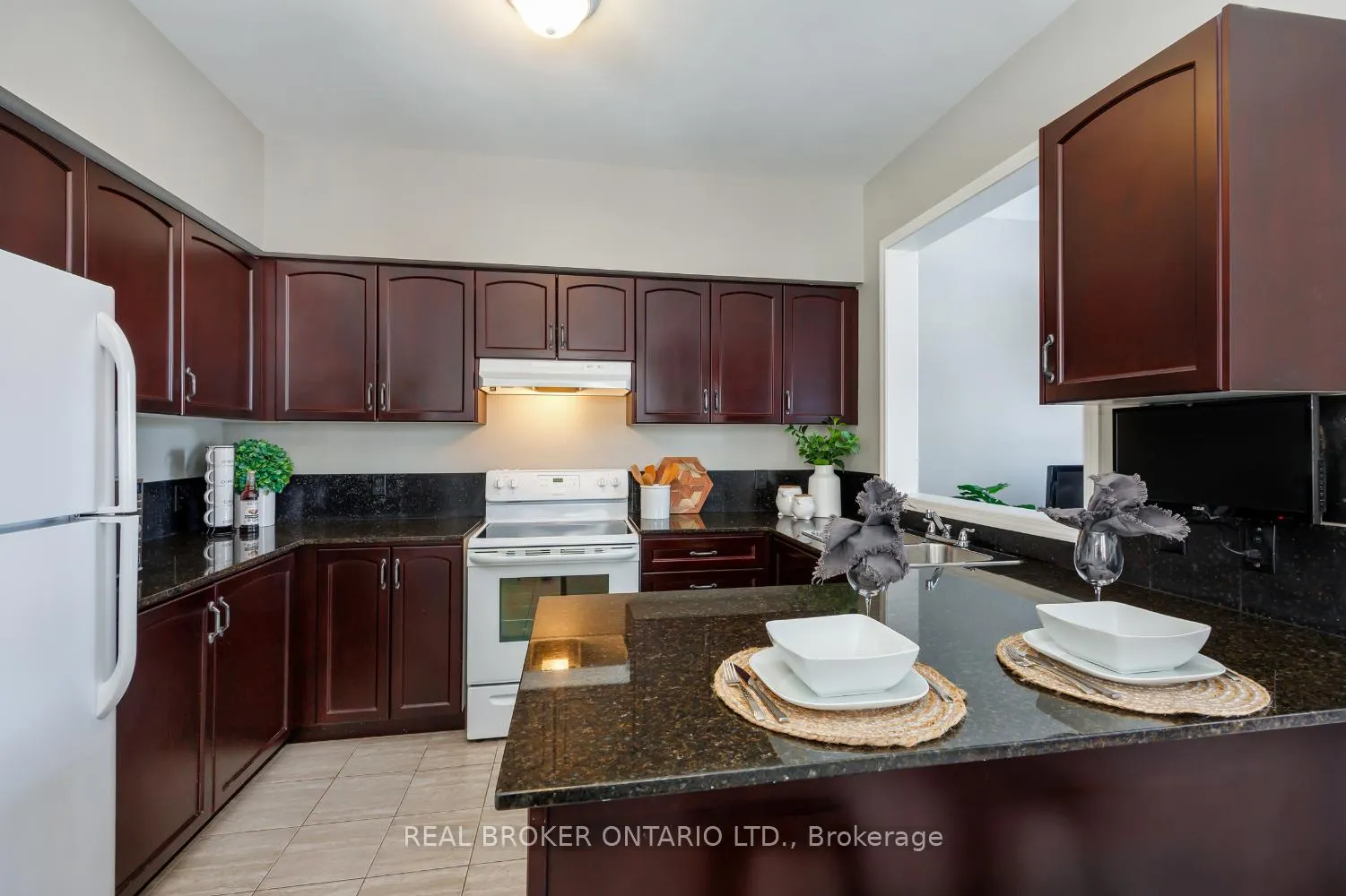 Photo 14 of 18 Harvey Johnston Way, Whitby, Brooklin — HOMEH
