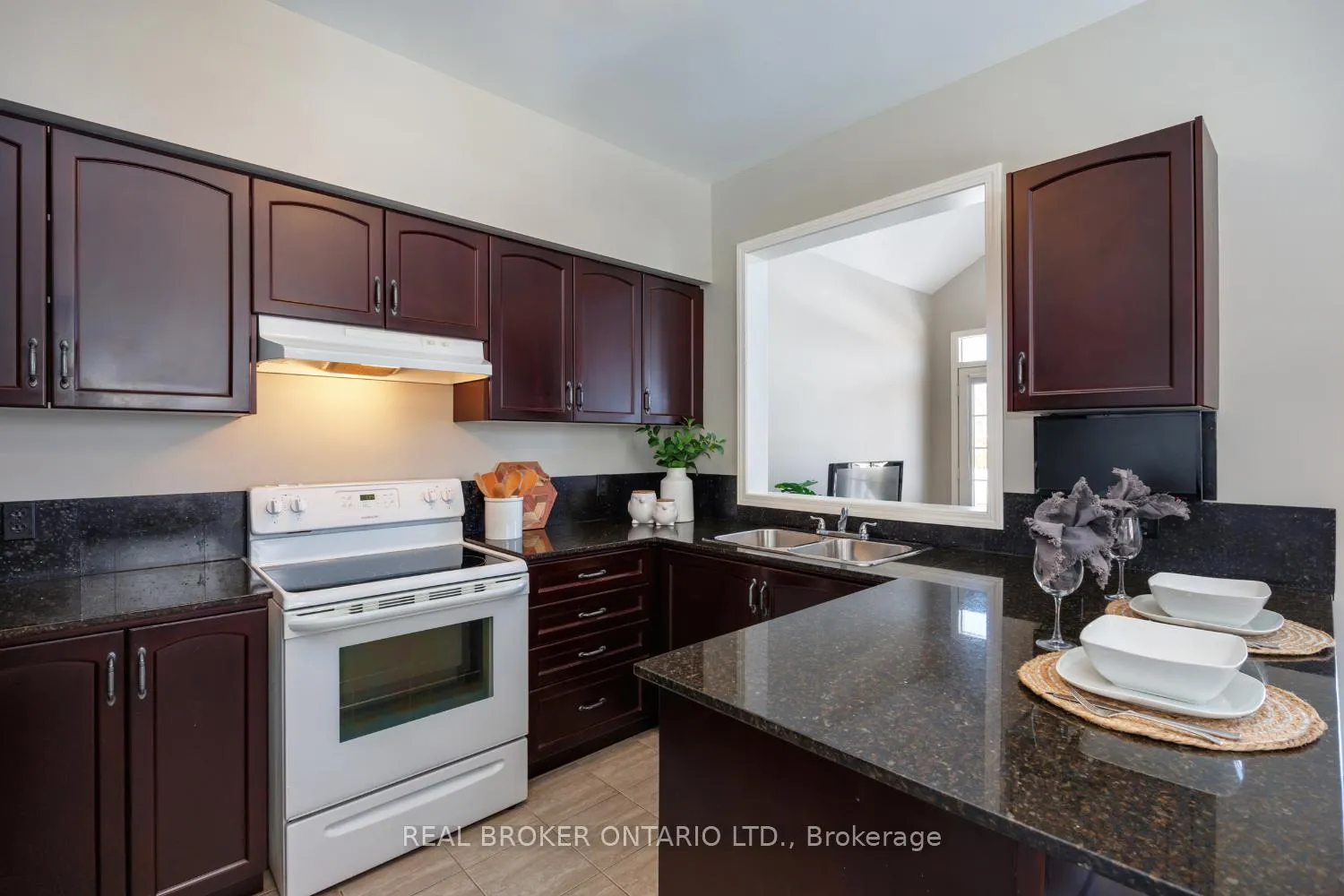 Photo 15 of 18 Harvey Johnston Way, Whitby, Brooklin — HOMEH