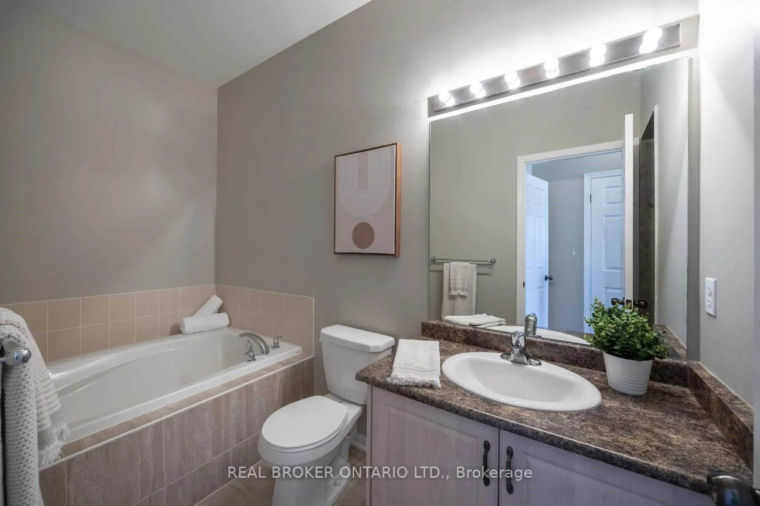 Photo 23 of 18 Harvey Johnston Way, Whitby, Brooklin — HOMEH