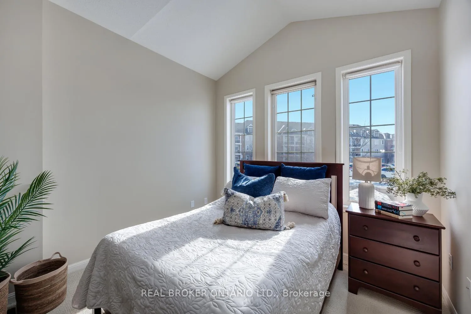 Photo 24 of 18 Harvey Johnston Way, Whitby, Brooklin — HOMEH