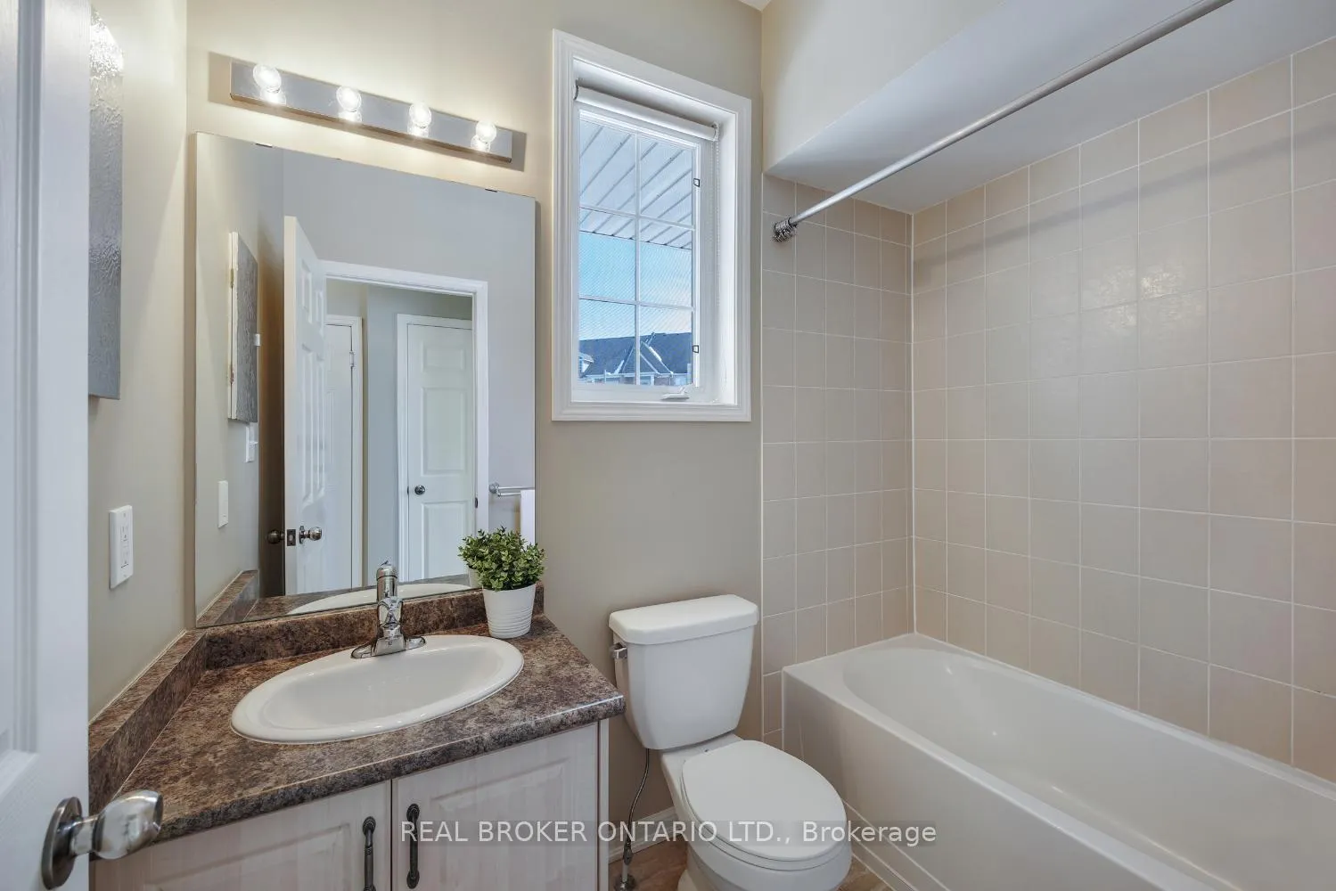 Photo 25 of 18 Harvey Johnston Way, Whitby, Brooklin — HOMEH