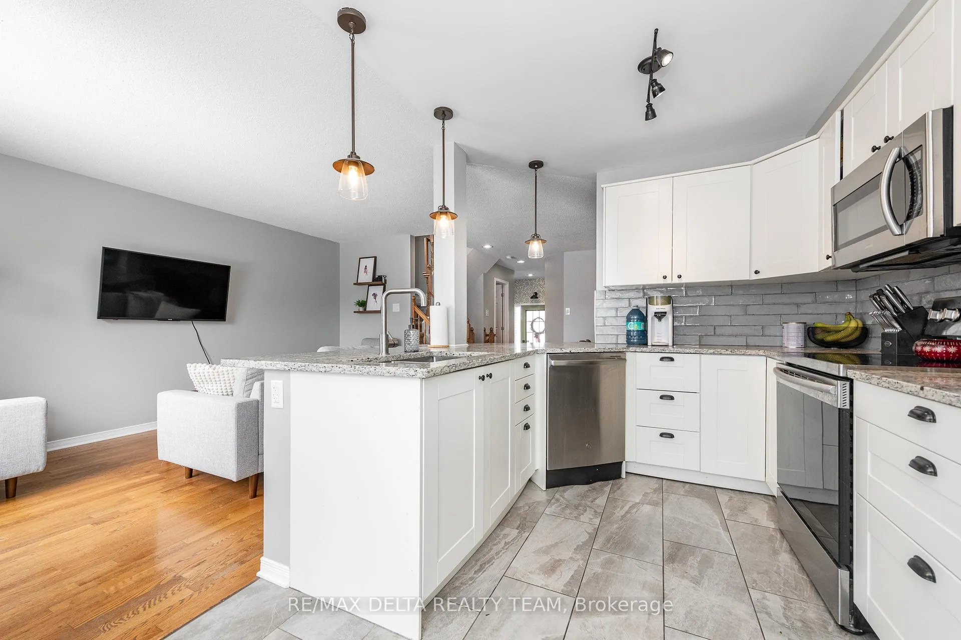 Photo 9 of 152 Ludlowe Street, Ottawa, Fallingbrook/Gardenway South — HOMEH