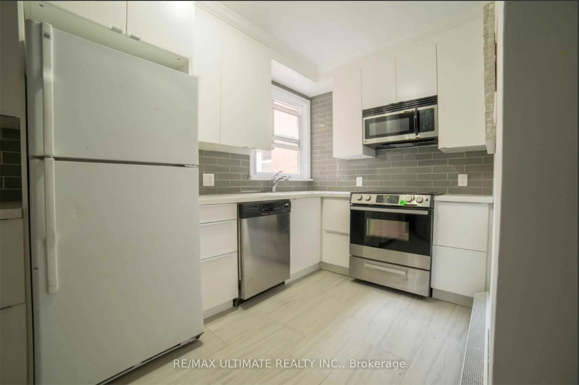 Photo 5 of Unit Apt 8, 230 South Kingsway, Toronto, High Park-Swansea — HOMEH