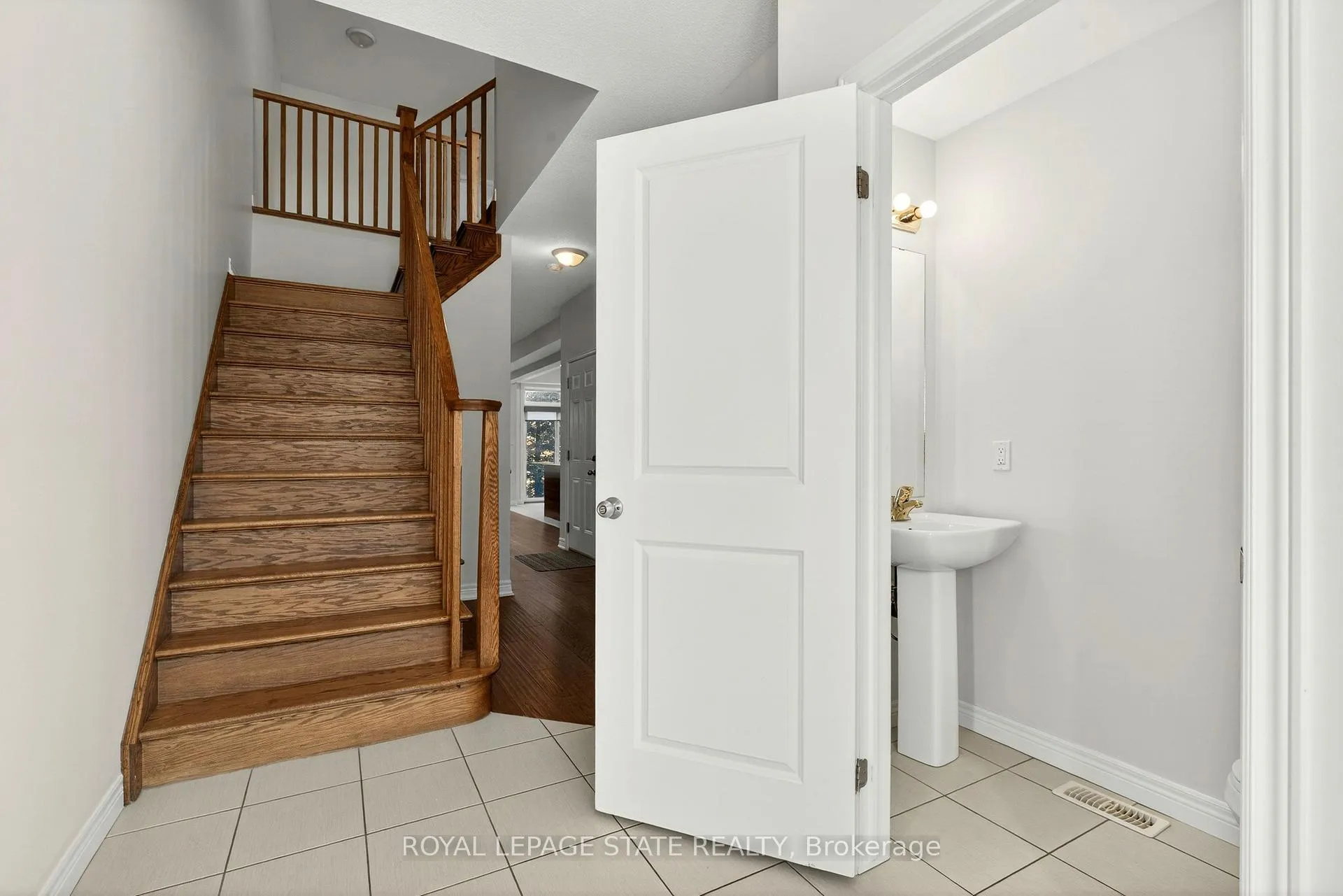 Photo 6 of Unit 34, 90 Raymond Road, Hamilton, Meadowlands — HOMEH