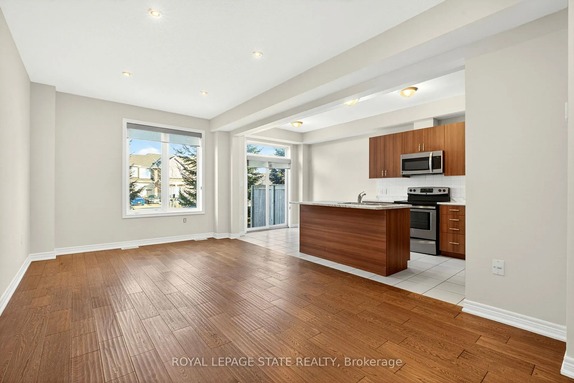 Photo 11 of Unit 34, 90 Raymond Road, Hamilton, Meadowlands — HOMEH