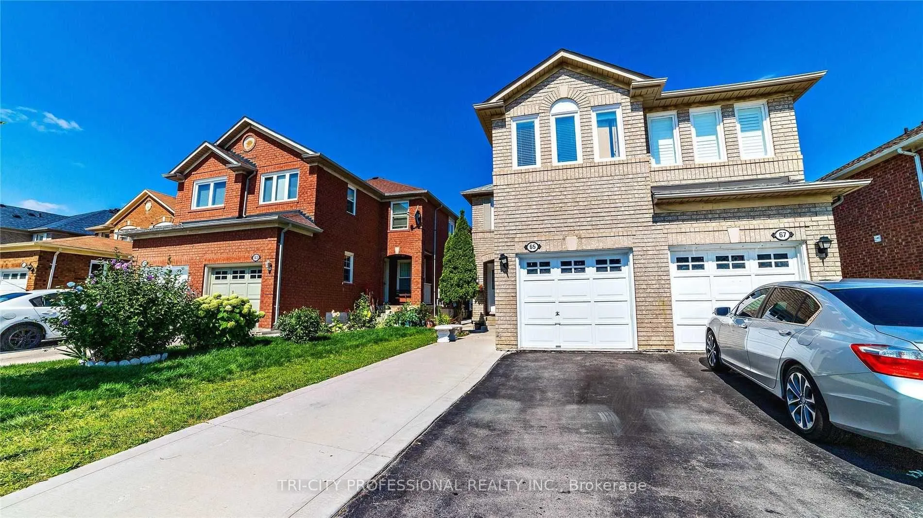 Front of 65 Mount Ranier Crescent