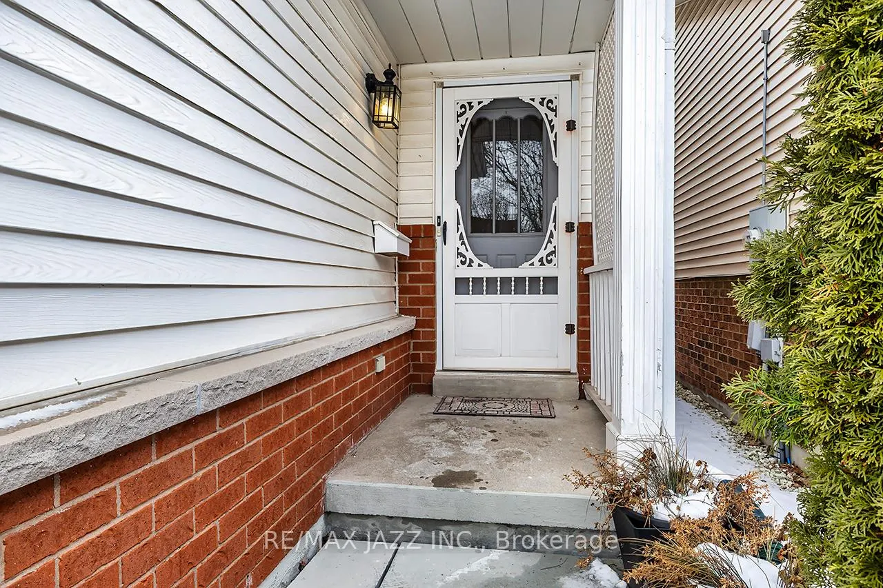 Photo 2 of 49 Hemmingway Drive, Clarington, Courtice — HOMEH