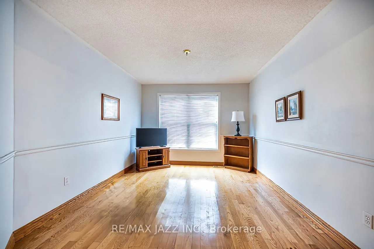 Photo 4 of 49 Hemmingway Drive, Clarington, Courtice — HOMEH