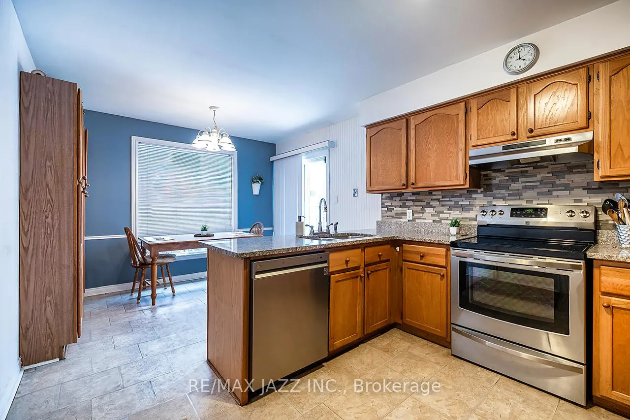 Photo 8 of 49 Hemmingway Drive, Clarington, Courtice — HOMEH
