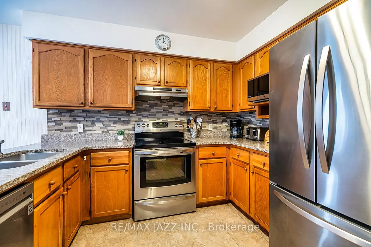 Photo 11 of 49 Hemmingway Drive, Clarington, Courtice — HOMEH