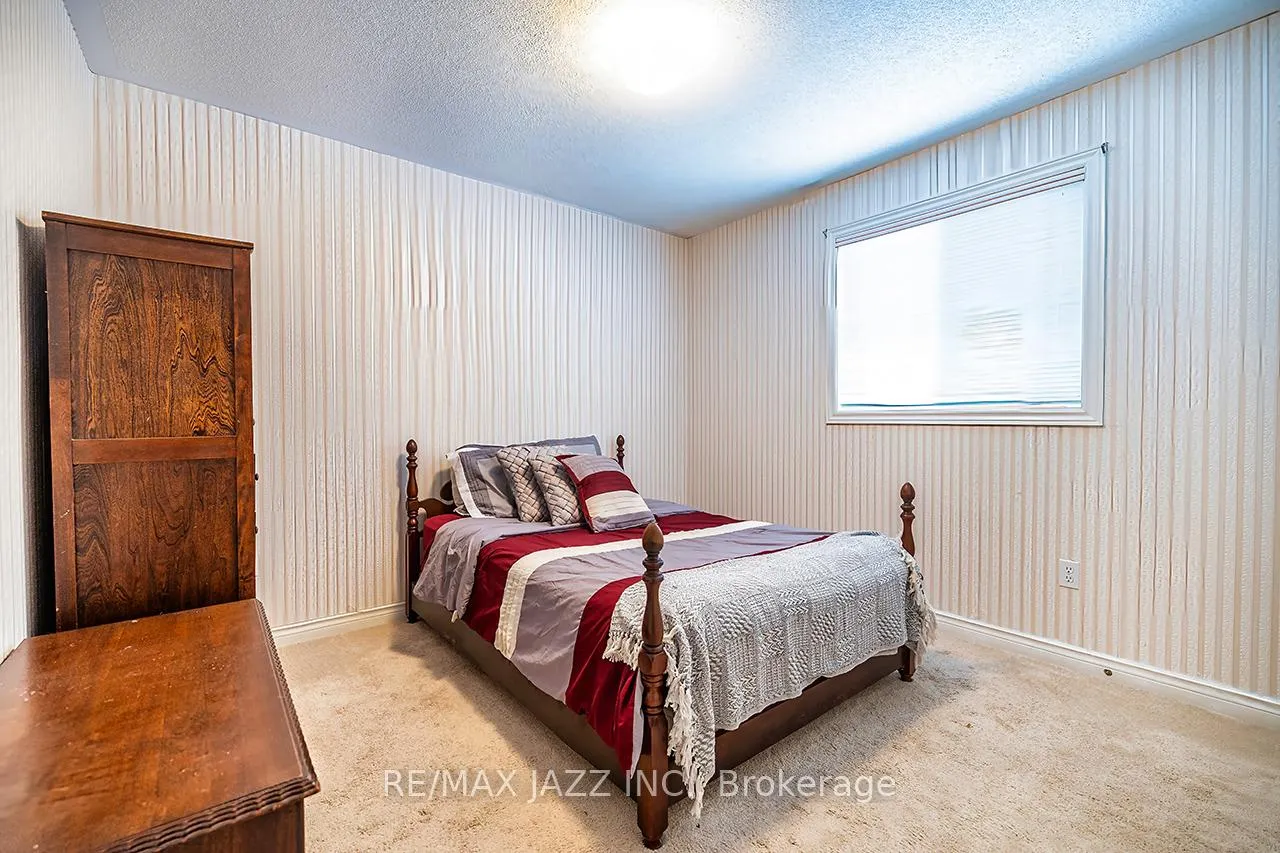 Photo 12 of 49 Hemmingway Drive, Clarington, Courtice — HOMEH