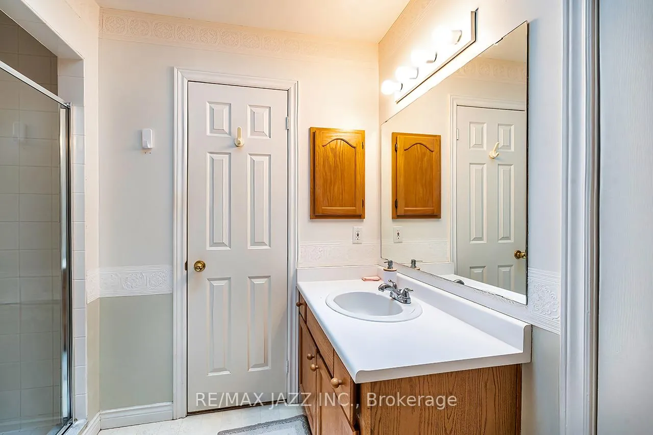 Photo 13 of 49 Hemmingway Drive, Clarington, Courtice — HOMEH