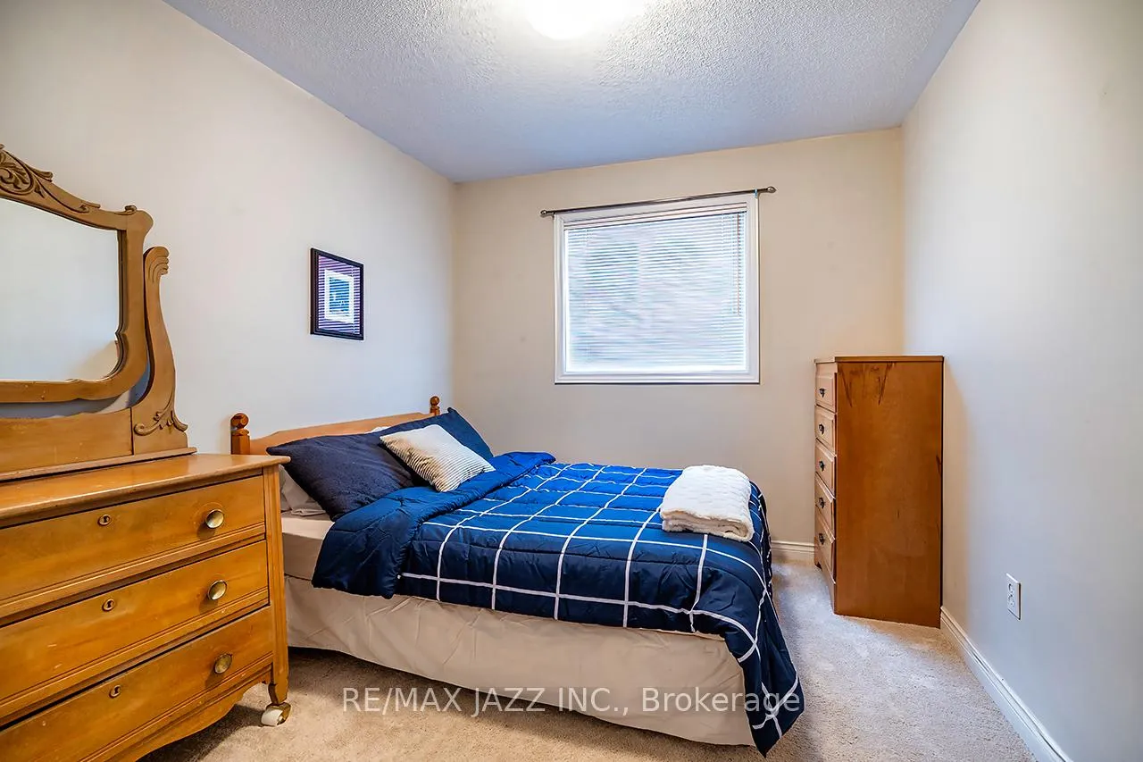 Photo 17 of 49 Hemmingway Drive, Clarington, Courtice — HOMEH