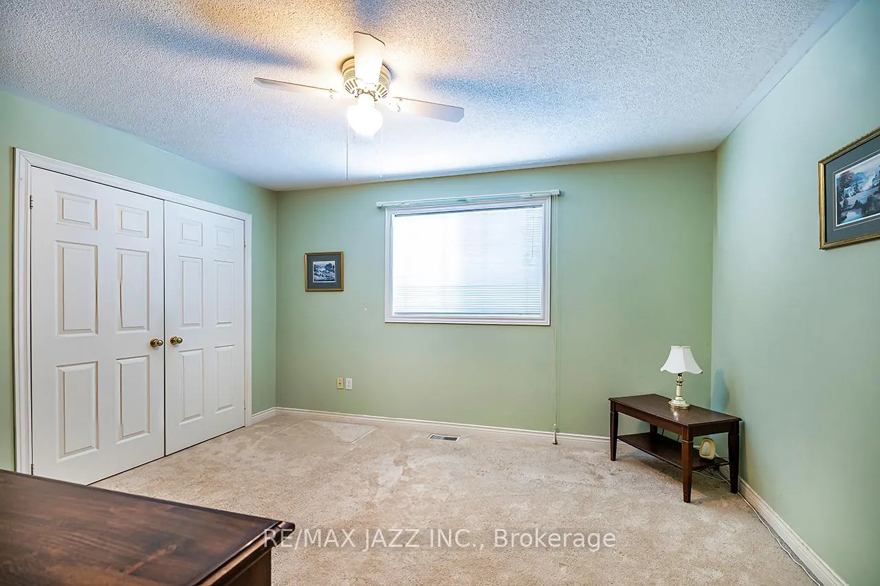 Photo 18 of 49 Hemmingway Drive, Clarington, Courtice — HOMEH