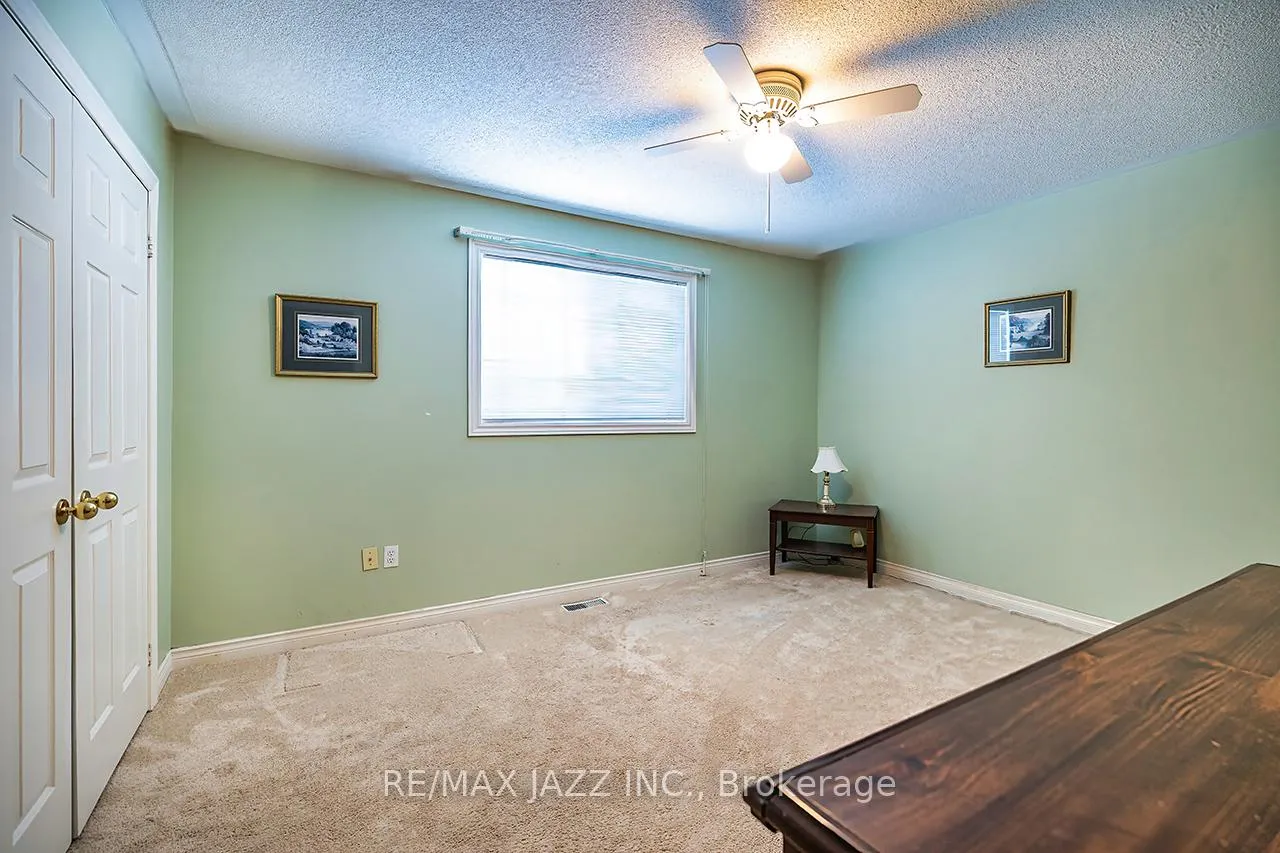 Photo 19 of 49 Hemmingway Drive, Clarington, Courtice — HOMEH
