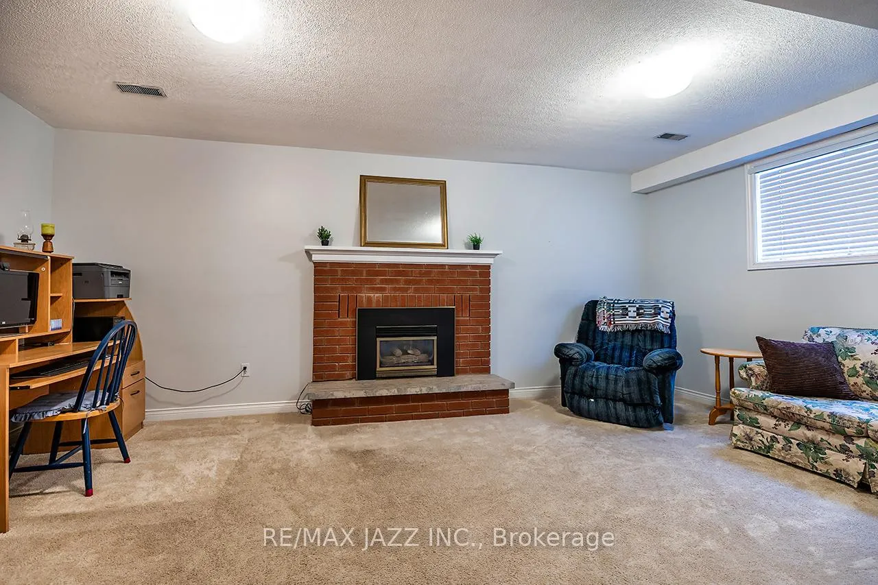 Photo 22 of 49 Hemmingway Drive, Clarington, Courtice — HOMEH