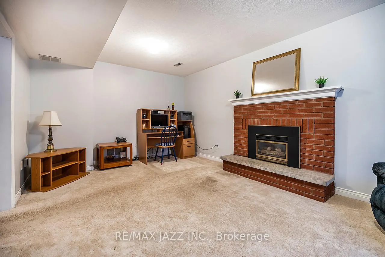 Photo 23 of 49 Hemmingway Drive, Clarington, Courtice — HOMEH
