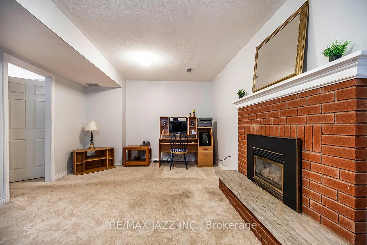 Photo 24 of 49 Hemmingway Drive, Clarington, Courtice — HOMEH
