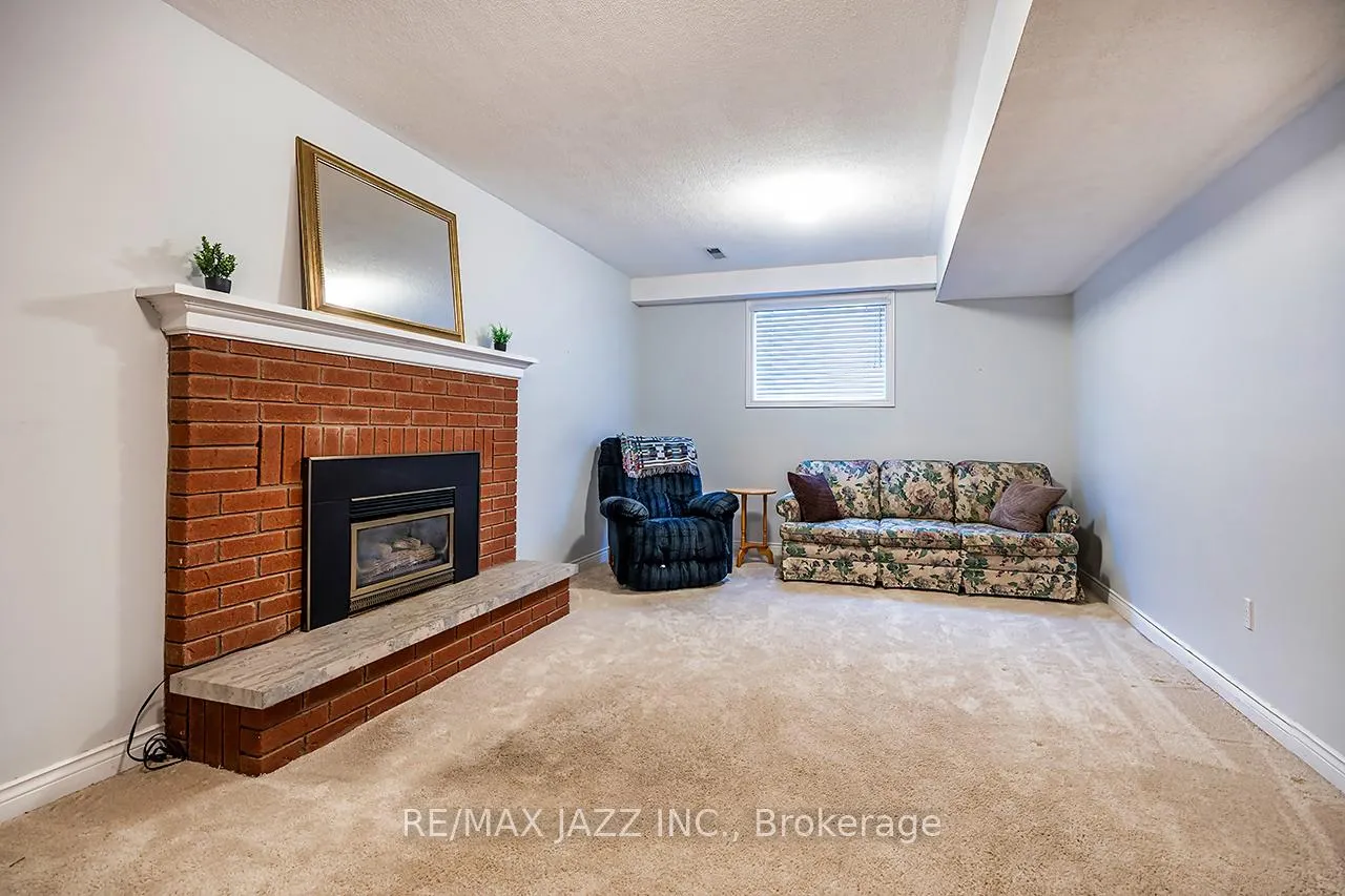 Photo 25 of 49 Hemmingway Drive, Clarington, Courtice — HOMEH
