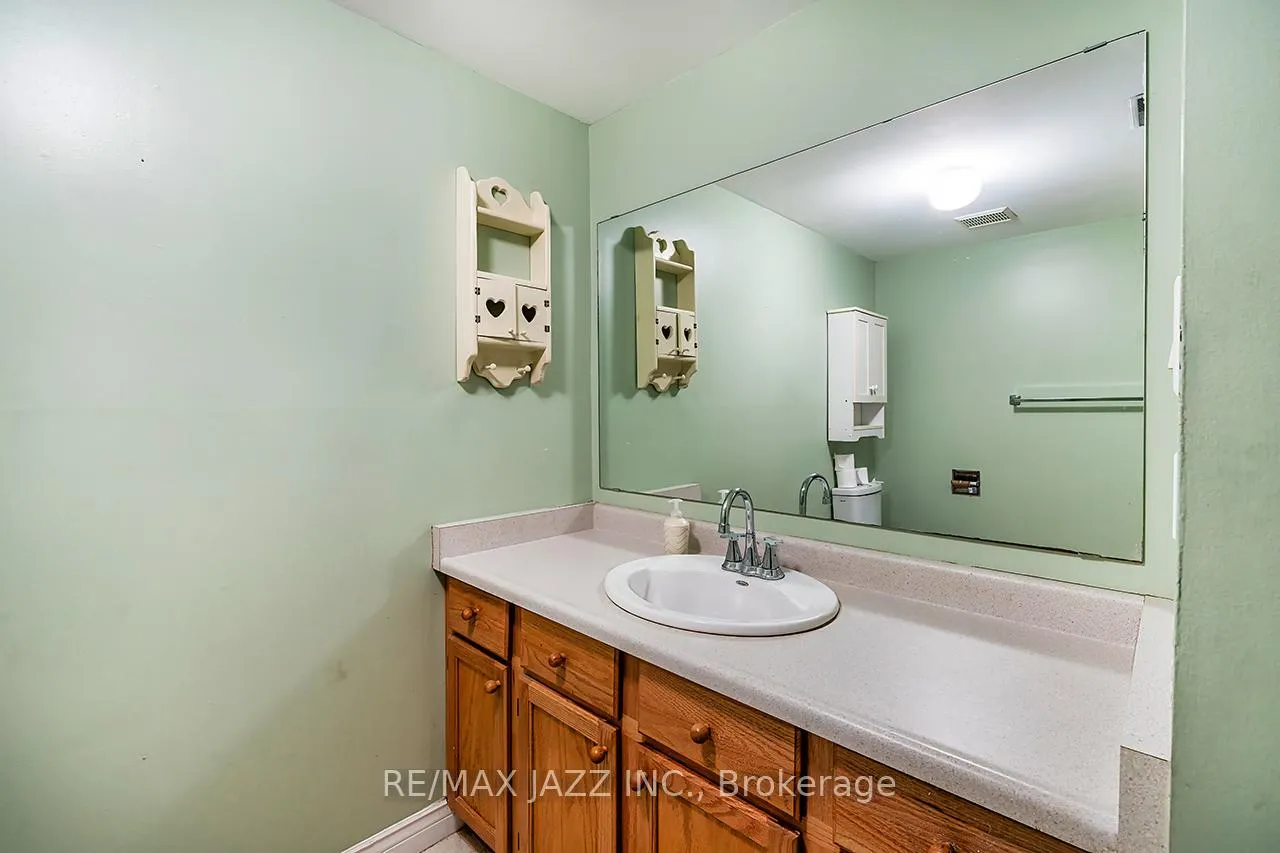 Photo 28 of 49 Hemmingway Drive, Clarington, Courtice — HOMEH
