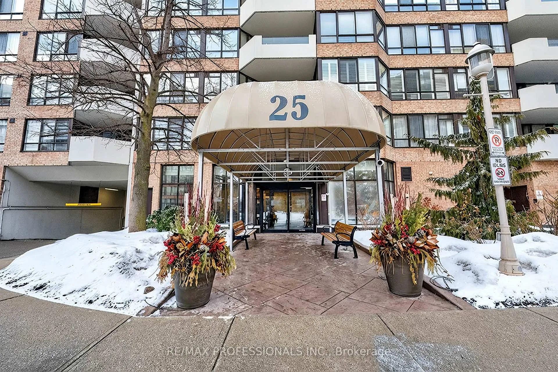Photo 1 of Unit 924, 25 Austin Drive, Markham, Markville — HOMEH