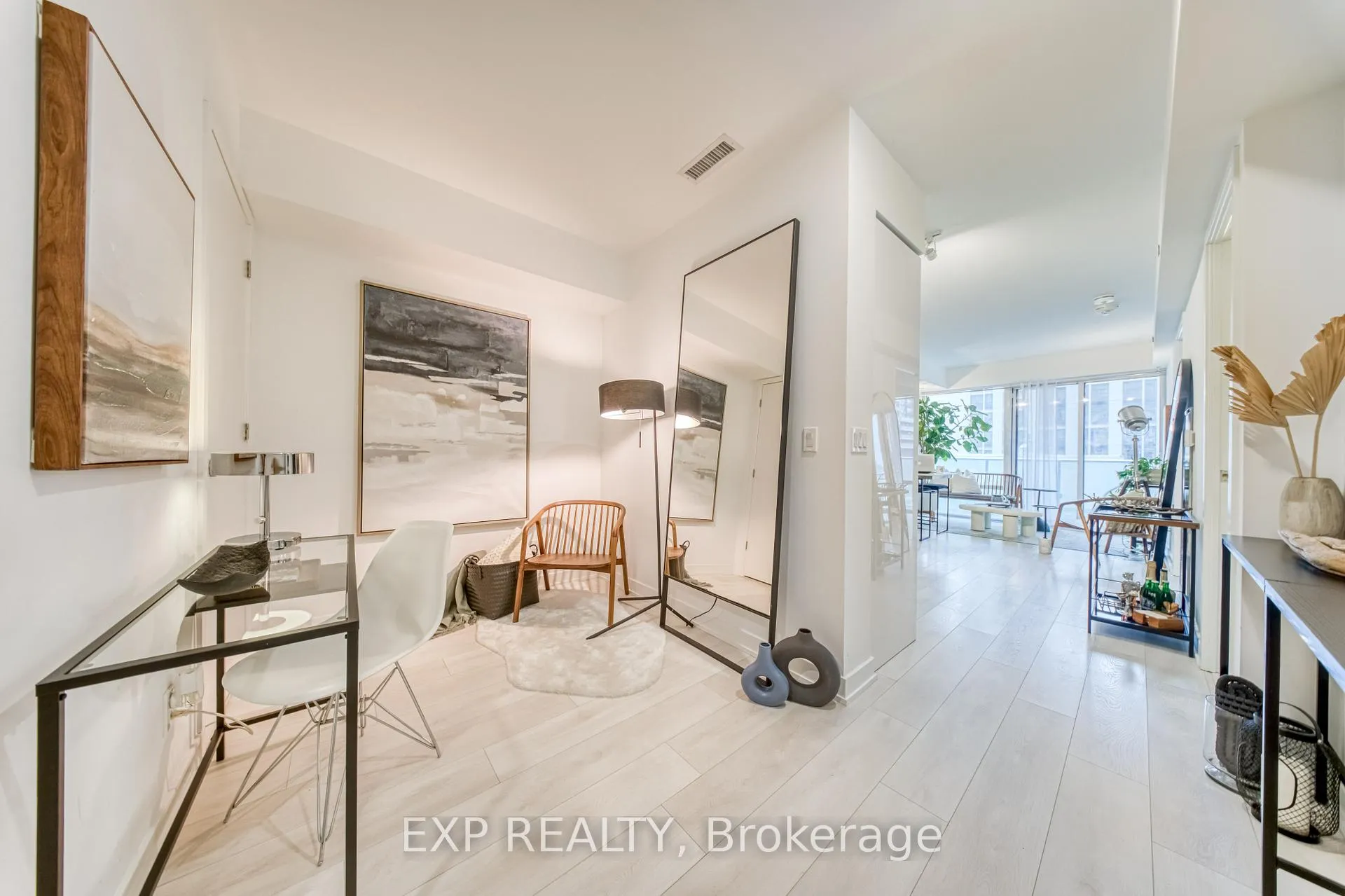 Photo 5 of Unit 911, 501 Yonge Street, Toronto, Church-Yonge Corridor — HOMEH