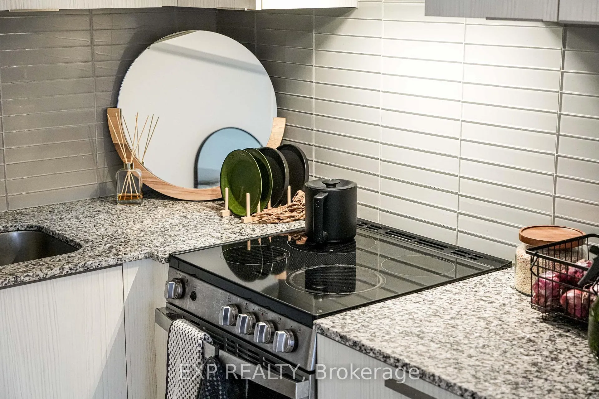 Photo 8 of Unit 911, 501 Yonge Street, Toronto, Church-Yonge Corridor — HOMEH