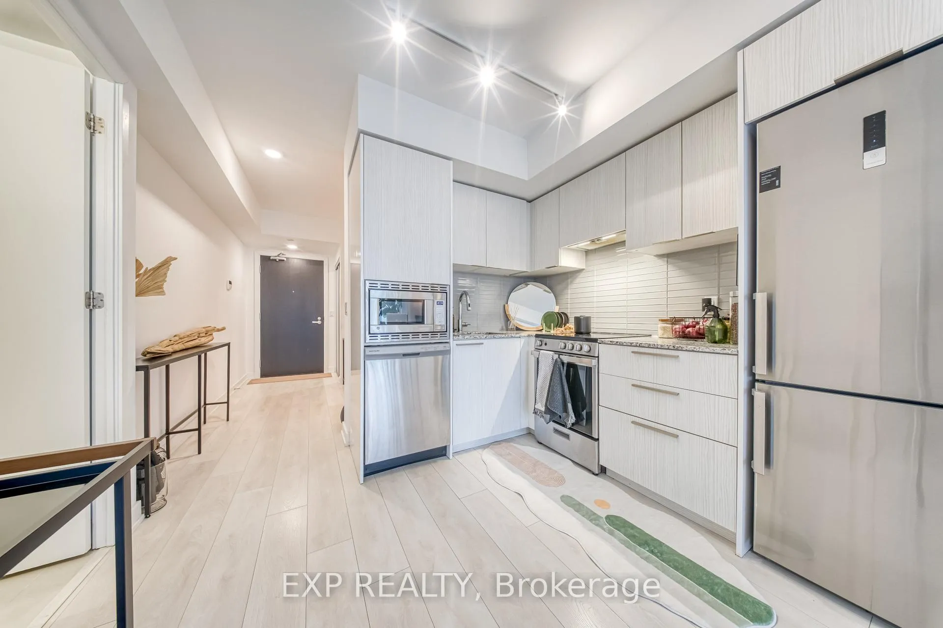 Photo 9 of Unit 911, 501 Yonge Street, Toronto, Church-Yonge Corridor — HOMEH
