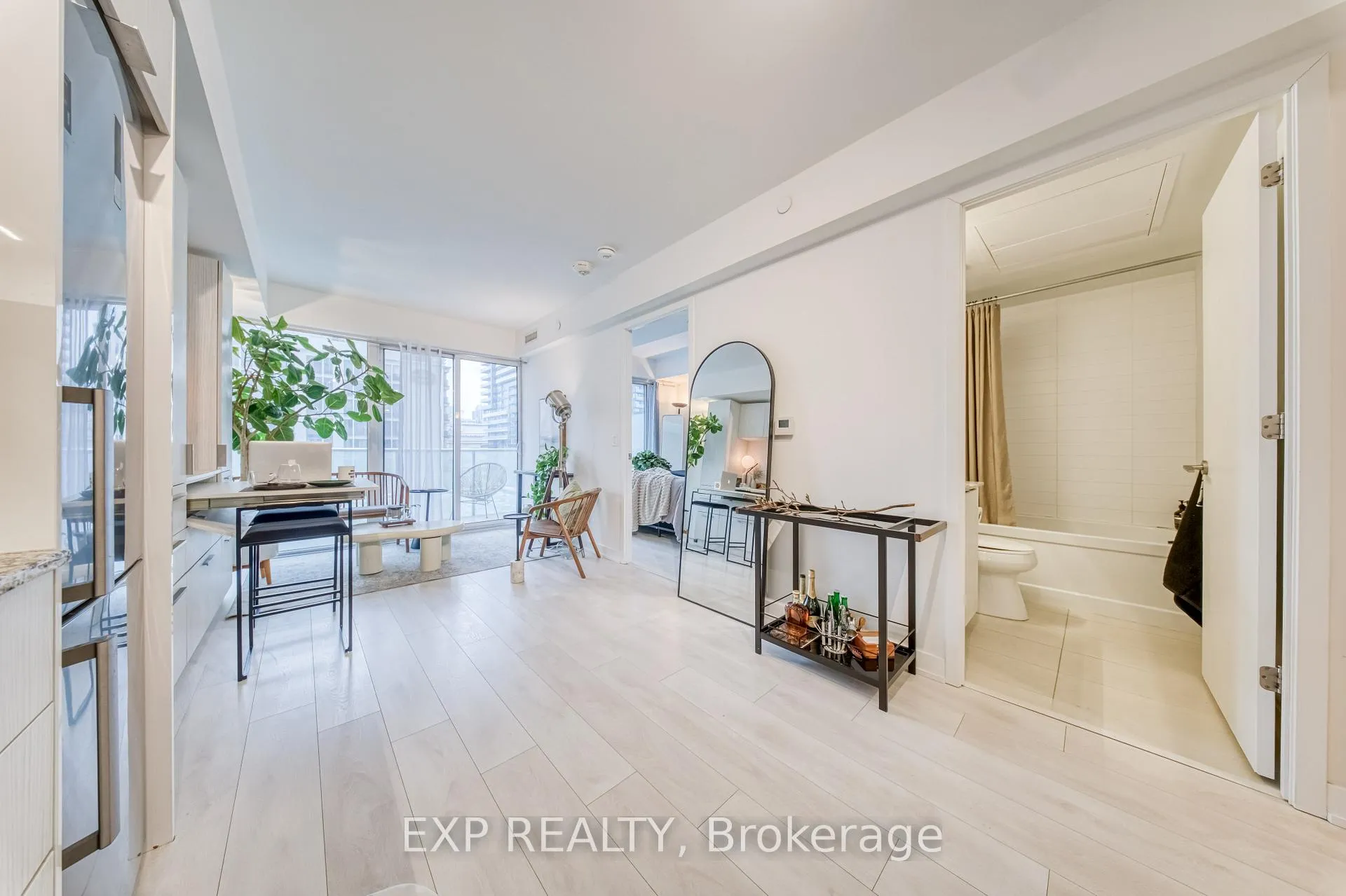 Photo 11 of Unit 911, 501 Yonge Street, Toronto, Church-Yonge Corridor — HOMEH