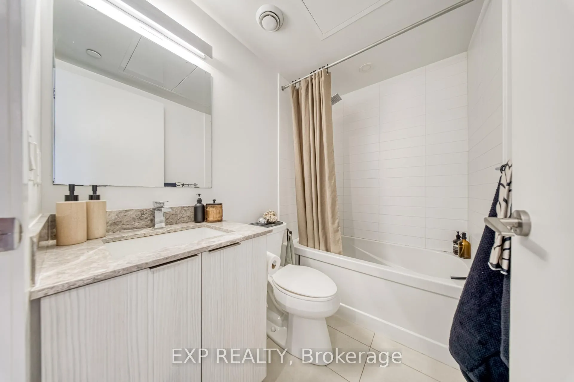 Photo 24 of Unit 911, 501 Yonge Street, Toronto, Church-Yonge Corridor — HOMEH