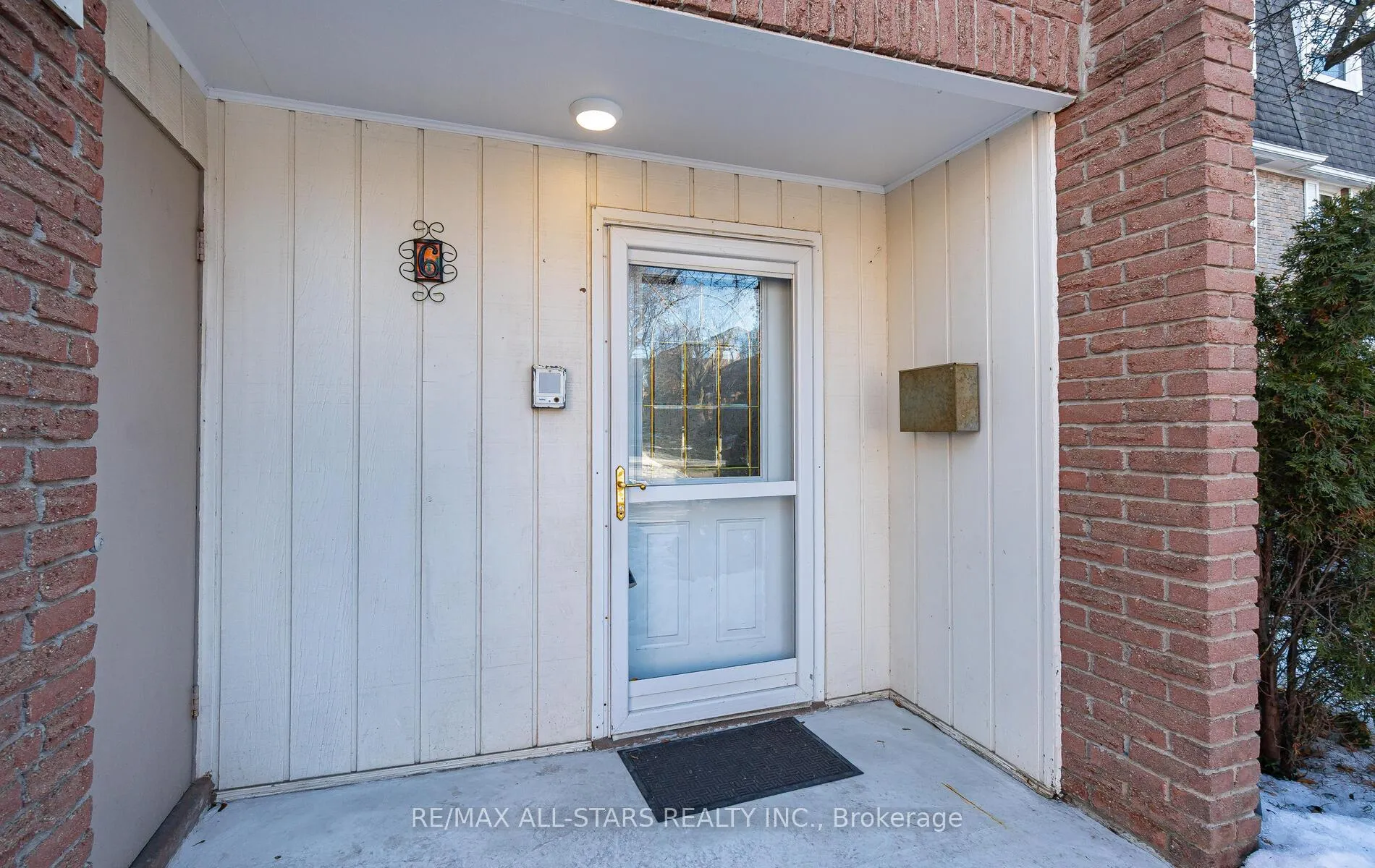 Photo 3 of 6 Hepworth Way, Markham, Markham Village — HOMEH