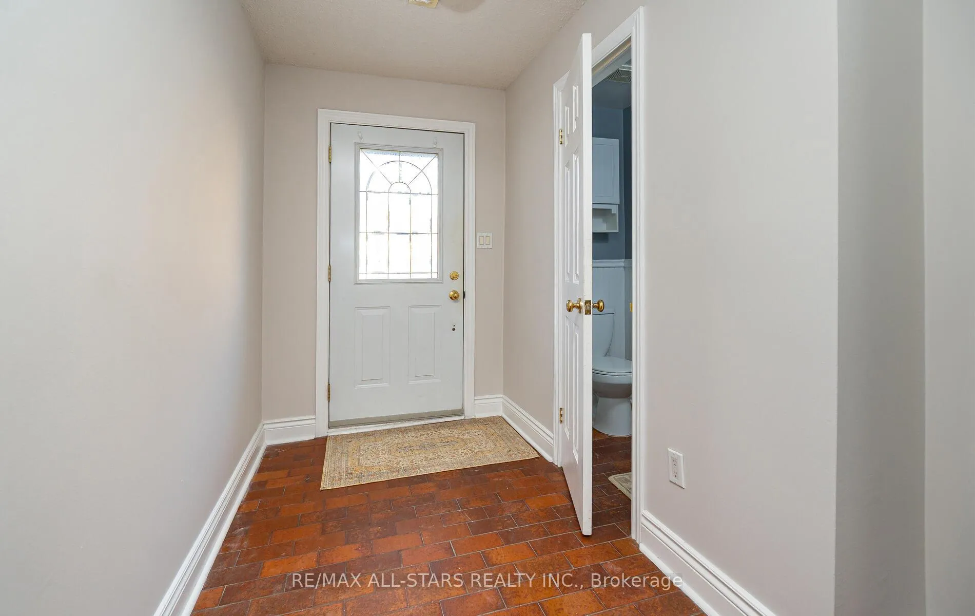 Photo 4 of 6 Hepworth Way, Markham, Markham Village — HOMEH