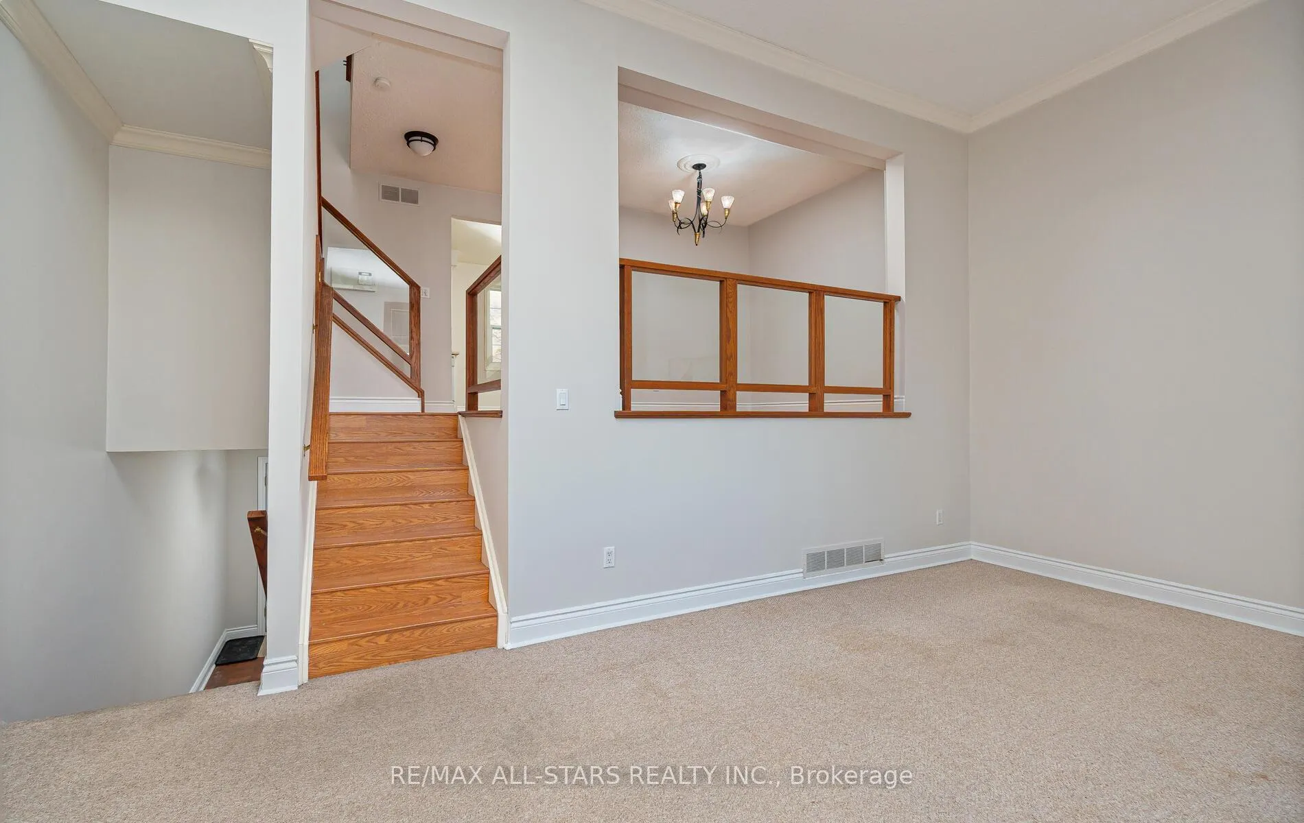 Photo 10 of 6 Hepworth Way, Markham, Markham Village — HOMEH