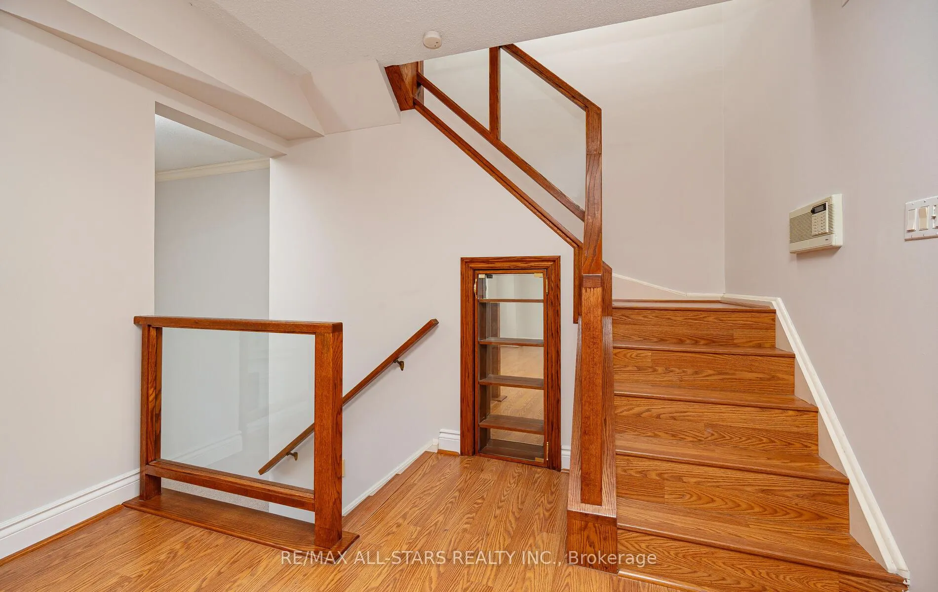 Photo 15 of 6 Hepworth Way, Markham, Markham Village — HOMEH