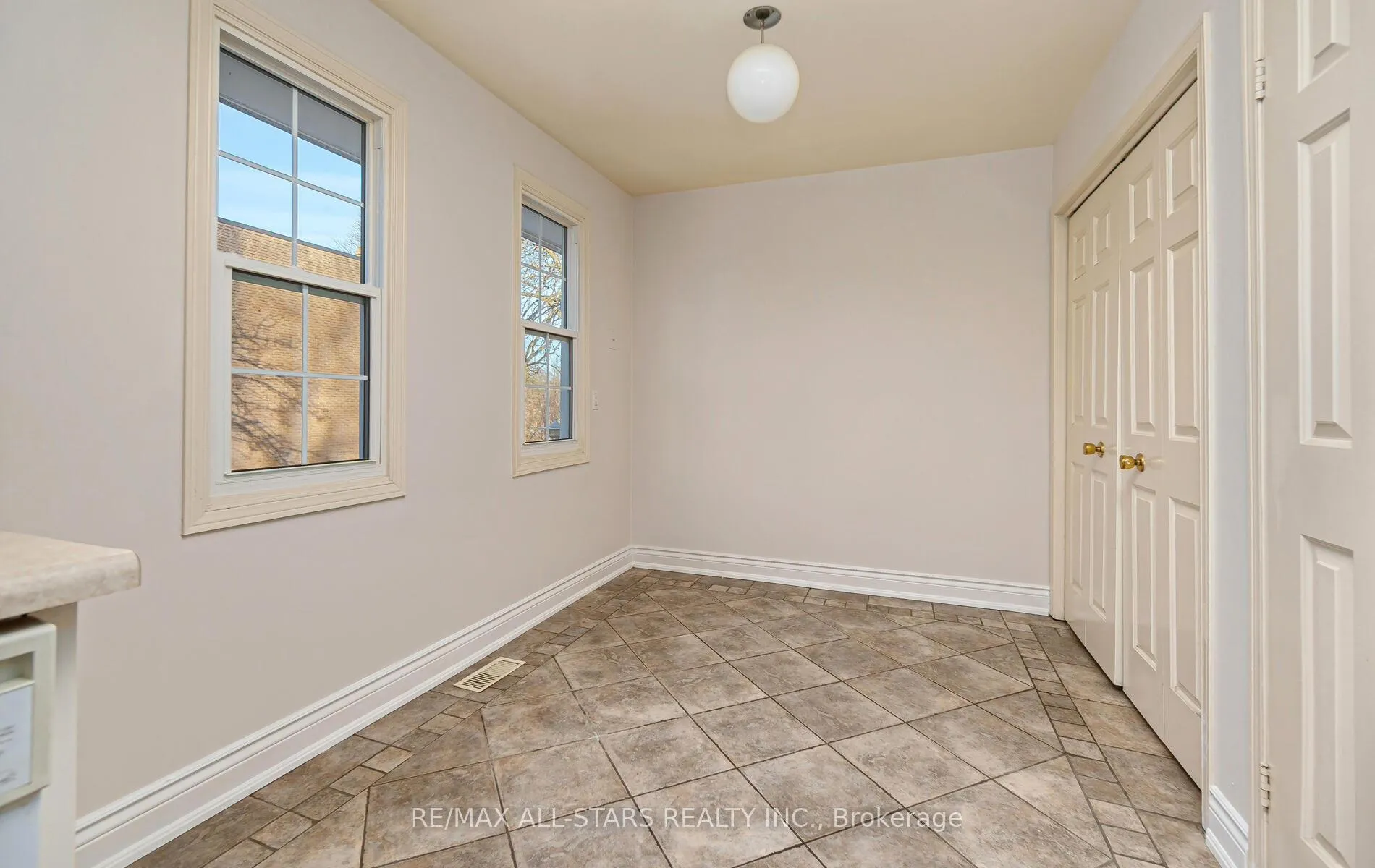 Photo 17 of 6 Hepworth Way, Markham, Markham Village — HOMEH