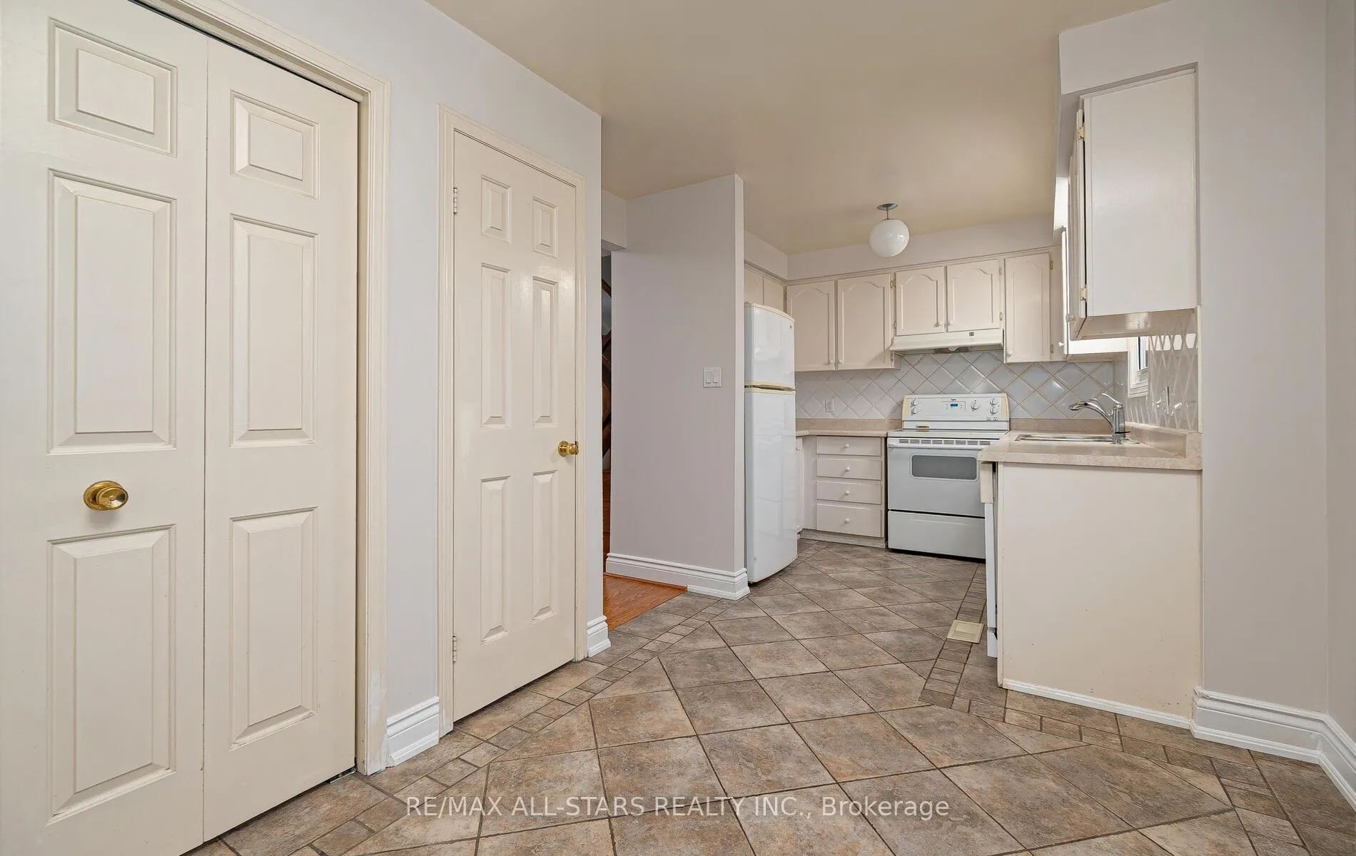 Photo 19 of 6 Hepworth Way, Markham, Markham Village — HOMEH