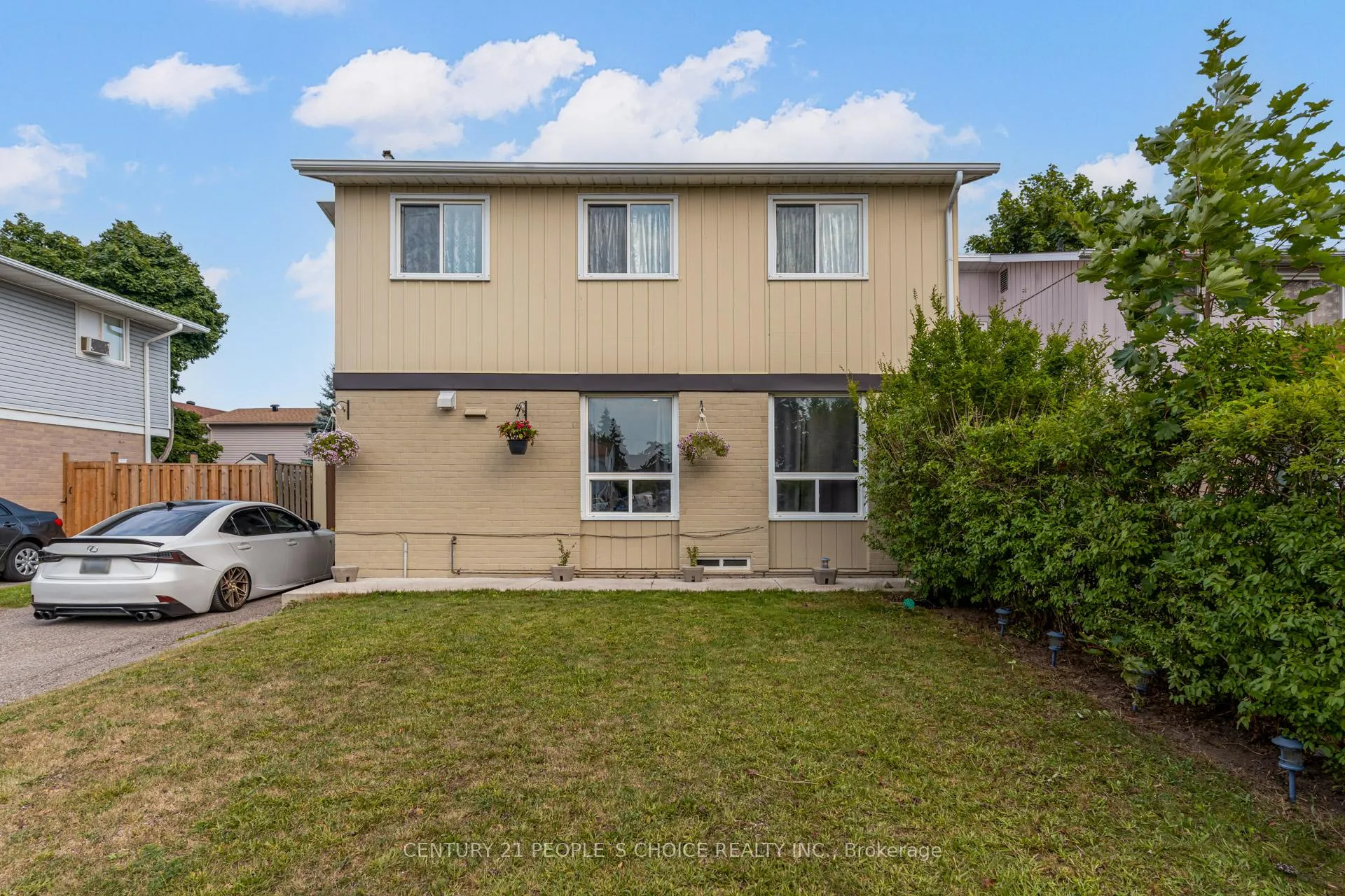 Photo 2 of 18 Hernon Court, Brampton, Central Park — HOMEH