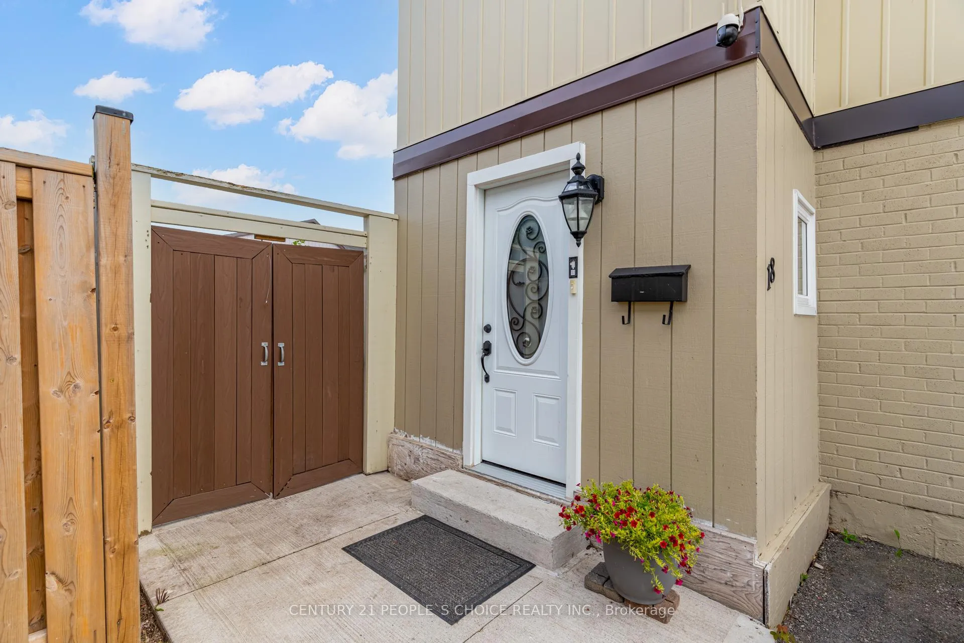 Photo 6 of 18 Hernon Court, Brampton, Central Park — HOMEH