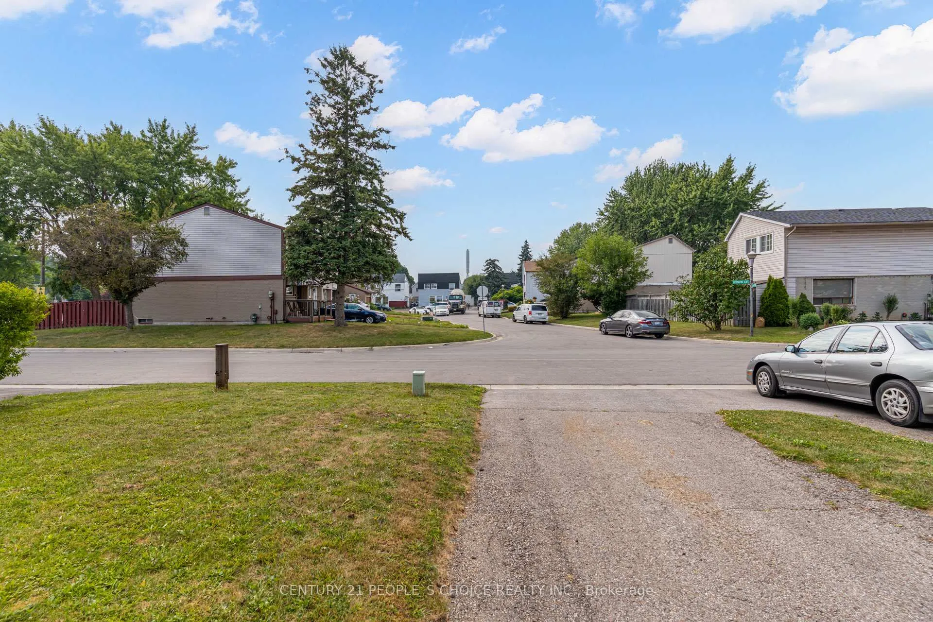 Photo 7 of 18 Hernon Court, Brampton, Central Park — HOMEH