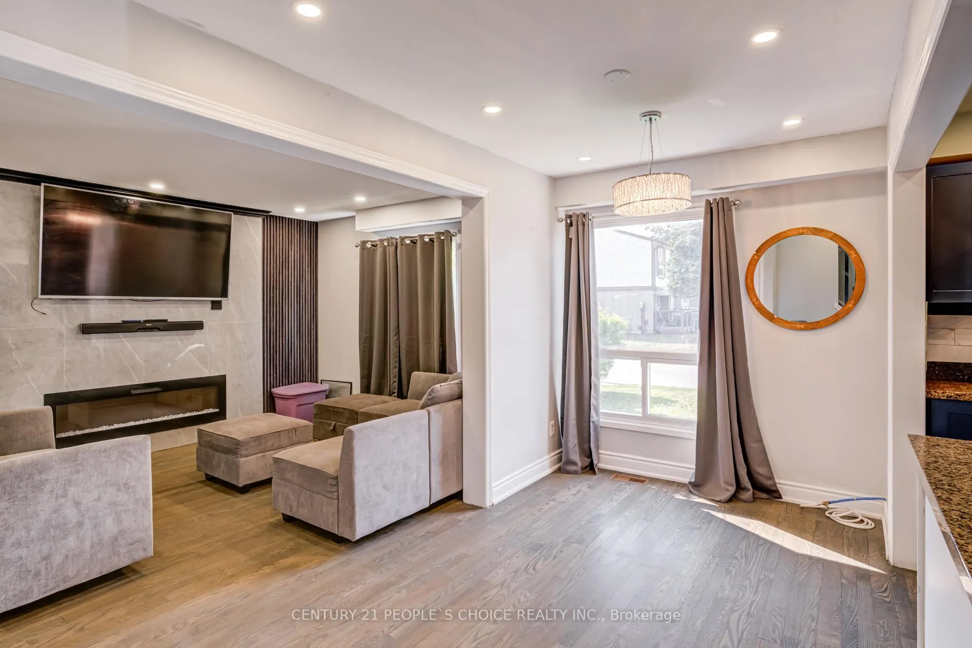 Photo 15 of 18 Hernon Court, Brampton, Central Park — HOMEH