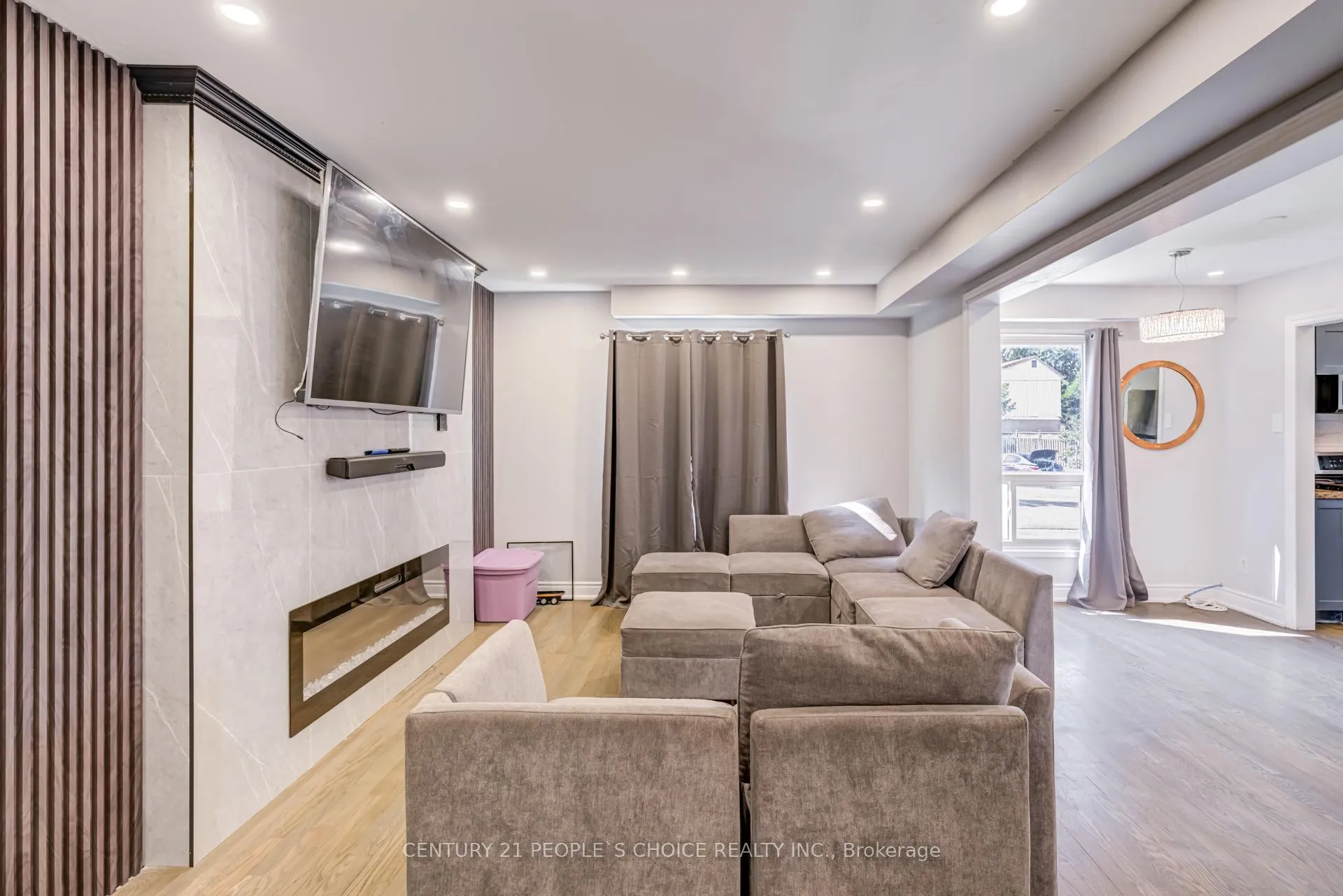Photo 17 of 18 Hernon Court, Brampton, Central Park — HOMEH