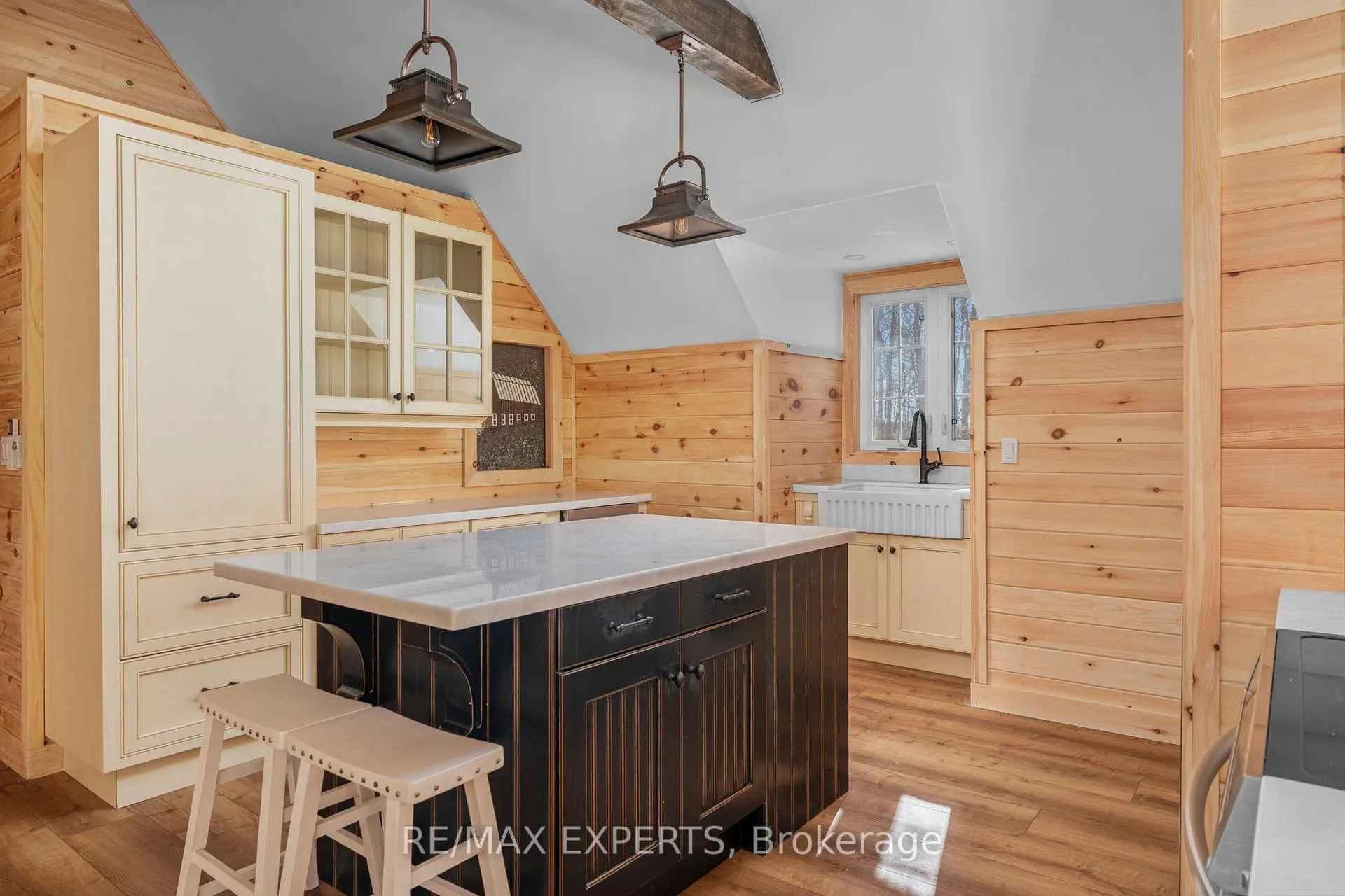 Photo 10 of Unit Loft, 14746 Caledon-King Twnln Line, Caledon, Rural Caledon — HOMEH