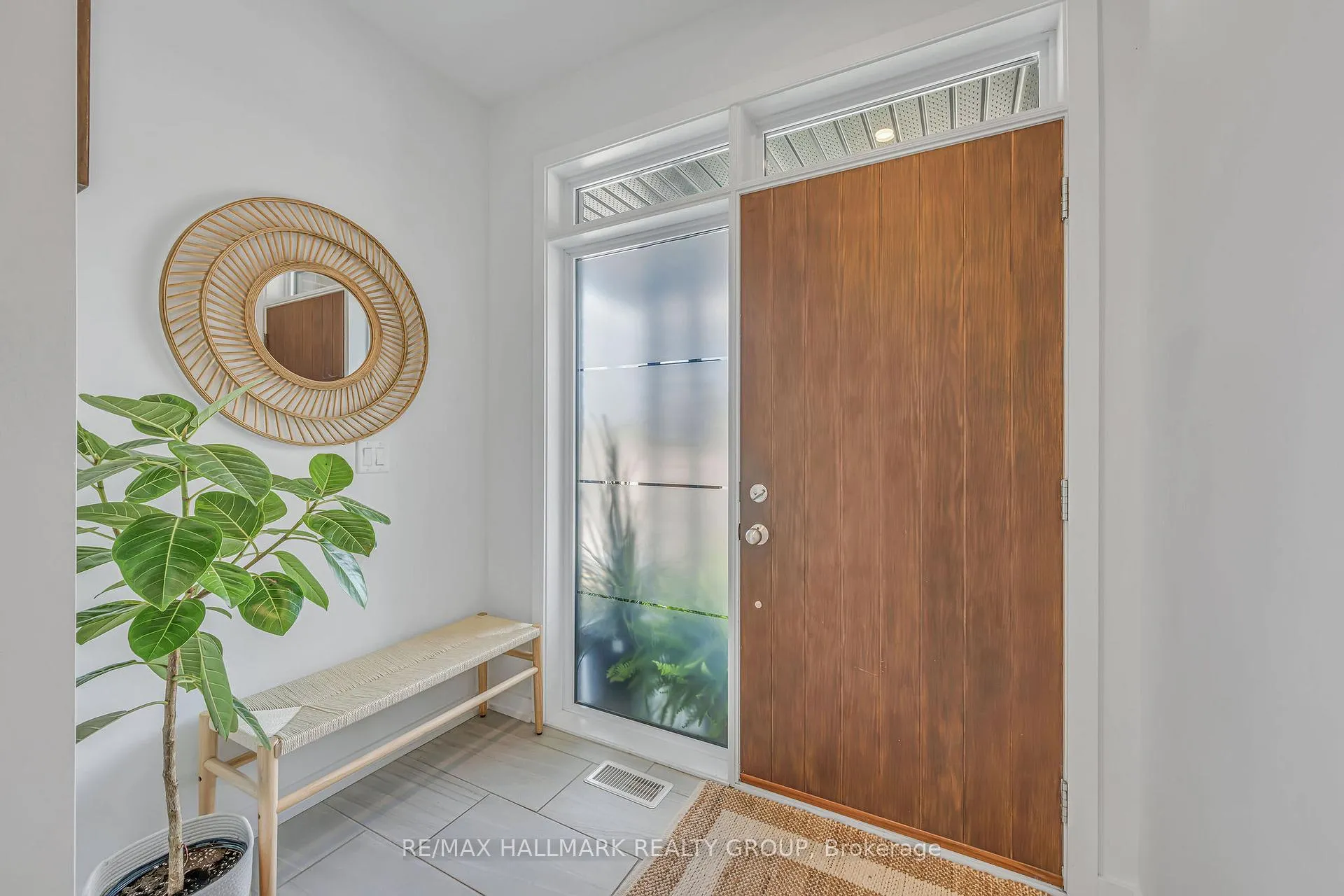 Photo 5 of 14 Stanhope Court, Ottawa, Barrhaven - Stonebridge — HOMEH