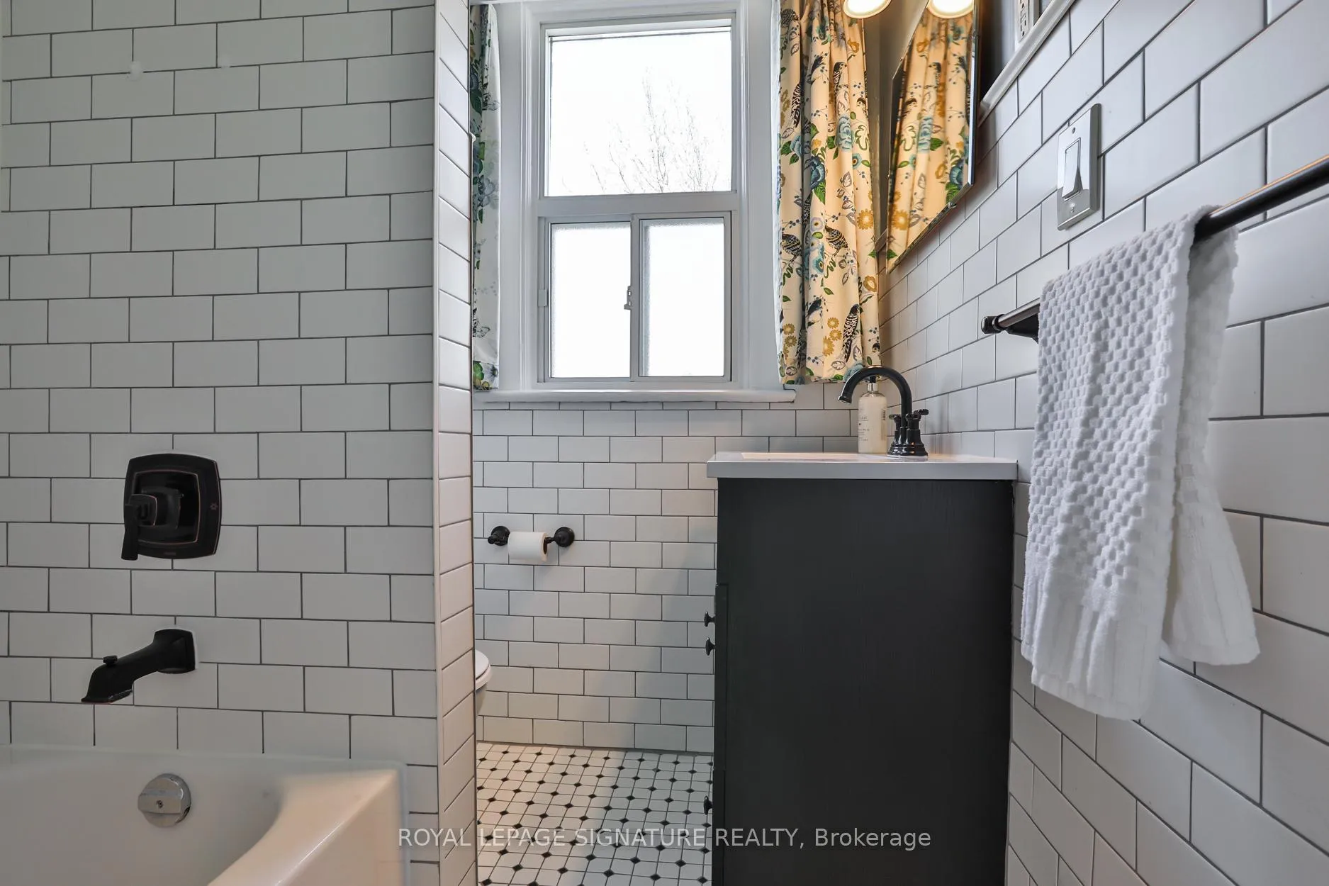 Photo 32 of 2 Earl Haig Avenue, Toronto, Woodbine Corridor — HOMEH